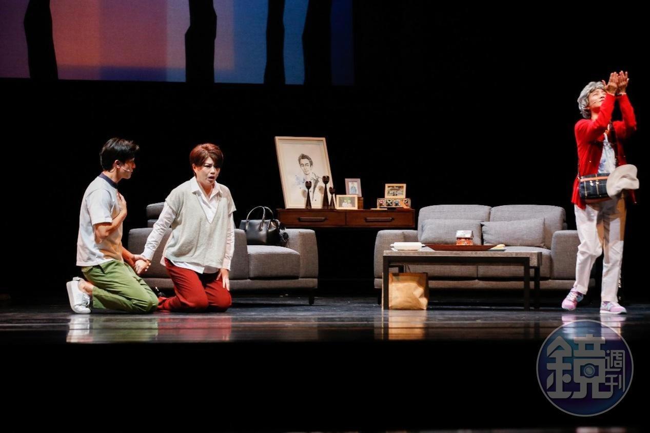 由邱澤（左起）、嚴藝文主演的舞台劇《致‧這該死的愛》，今年進行加演，並前進國家戲劇院，右為楊麗音。