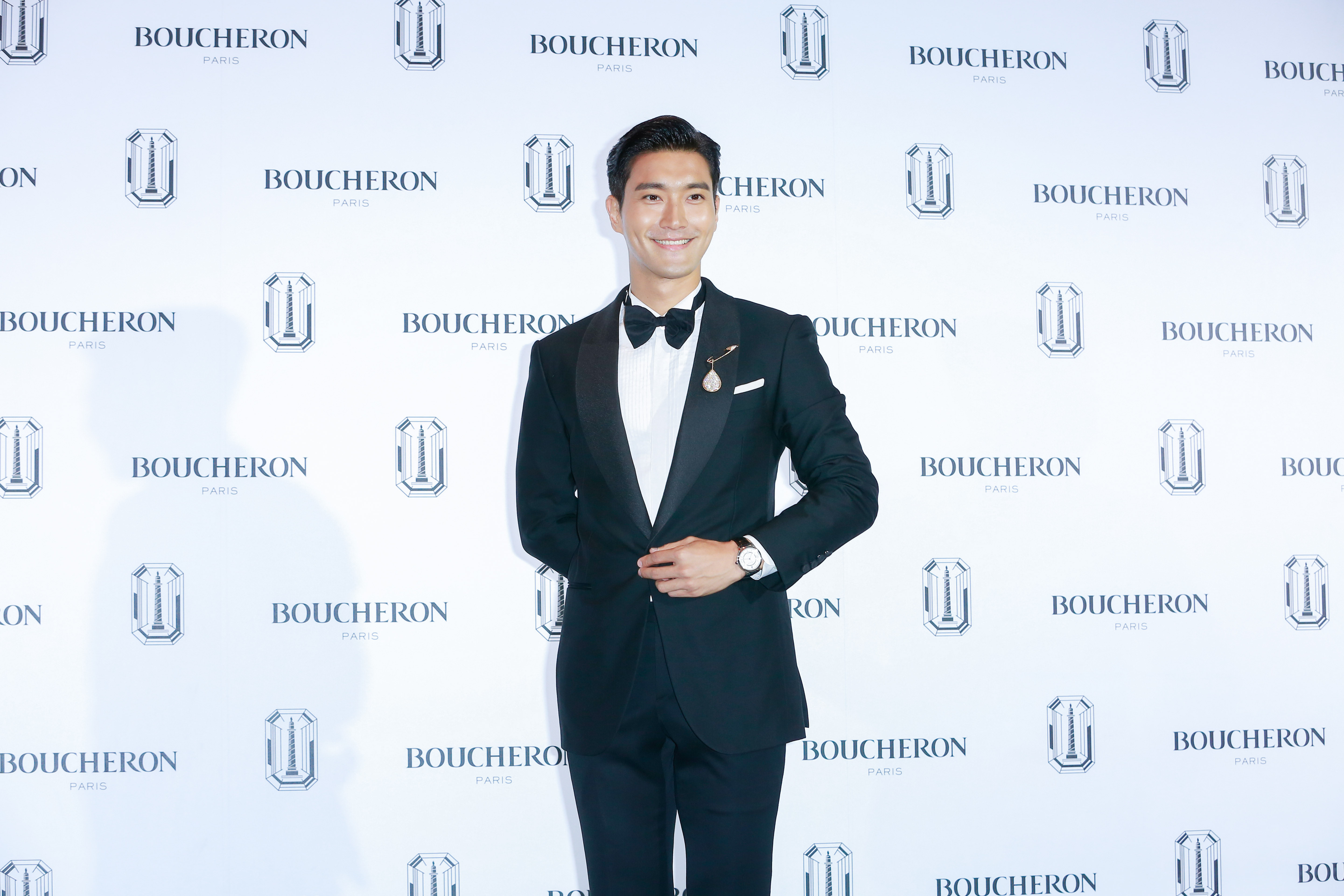 崔始源以帥氣西裝look來台出席BOUCHERON頂級珠寶展。