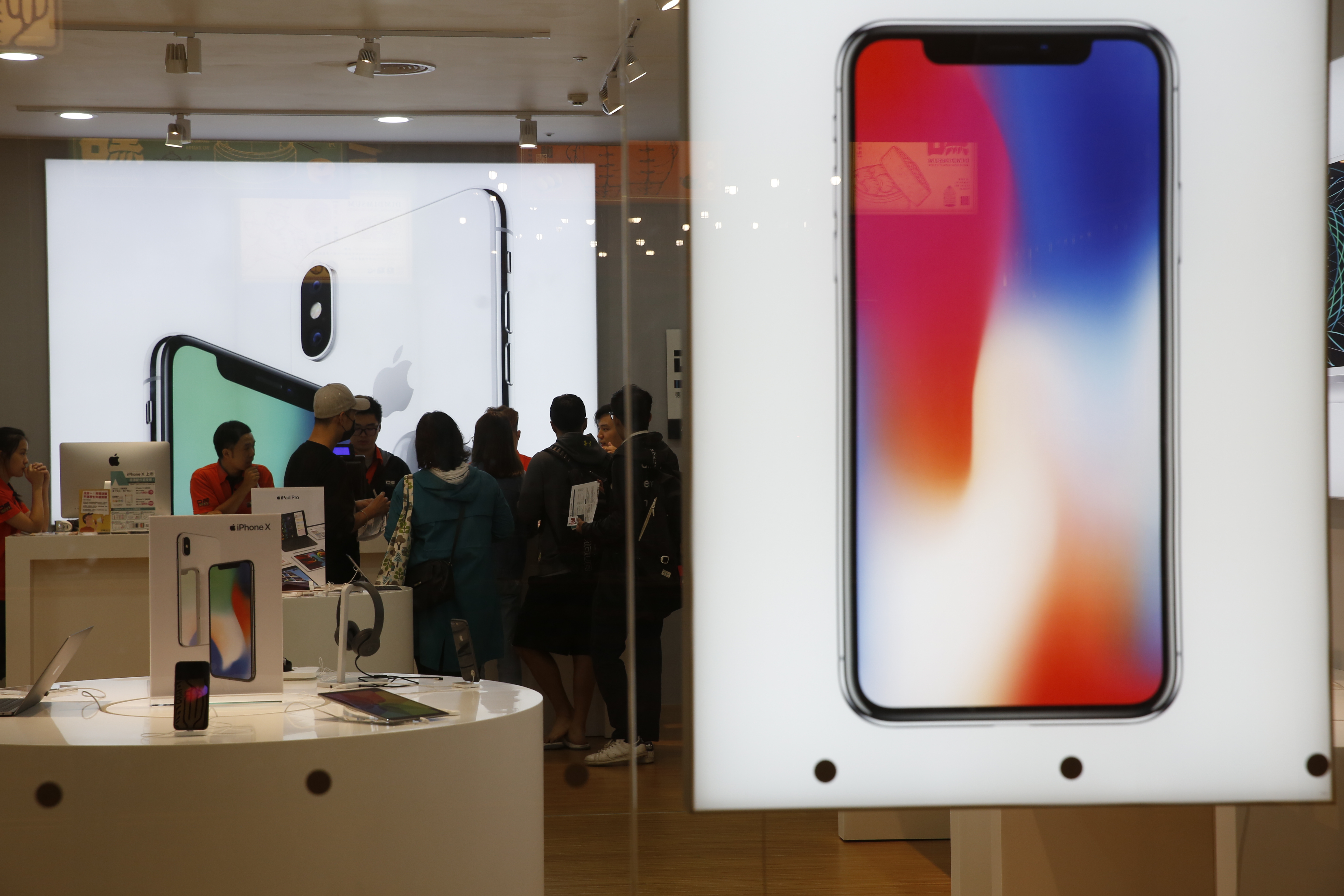 蘋果將於美國時間9月12日發表新一代iPhone手機，蘋概股蓄勢待發，可望帶動大盤走勢偏多。（本刊資料照）