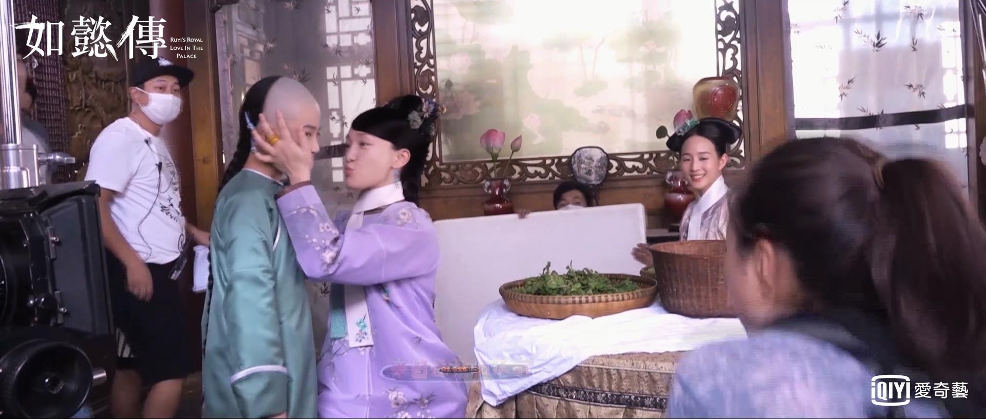 大阿哥(王柬禾飾)演出受委屈來跟如懿請安的橋段,導演一喊卡,周迅立刻賞一個飛吻。(愛奇藝台灣站)