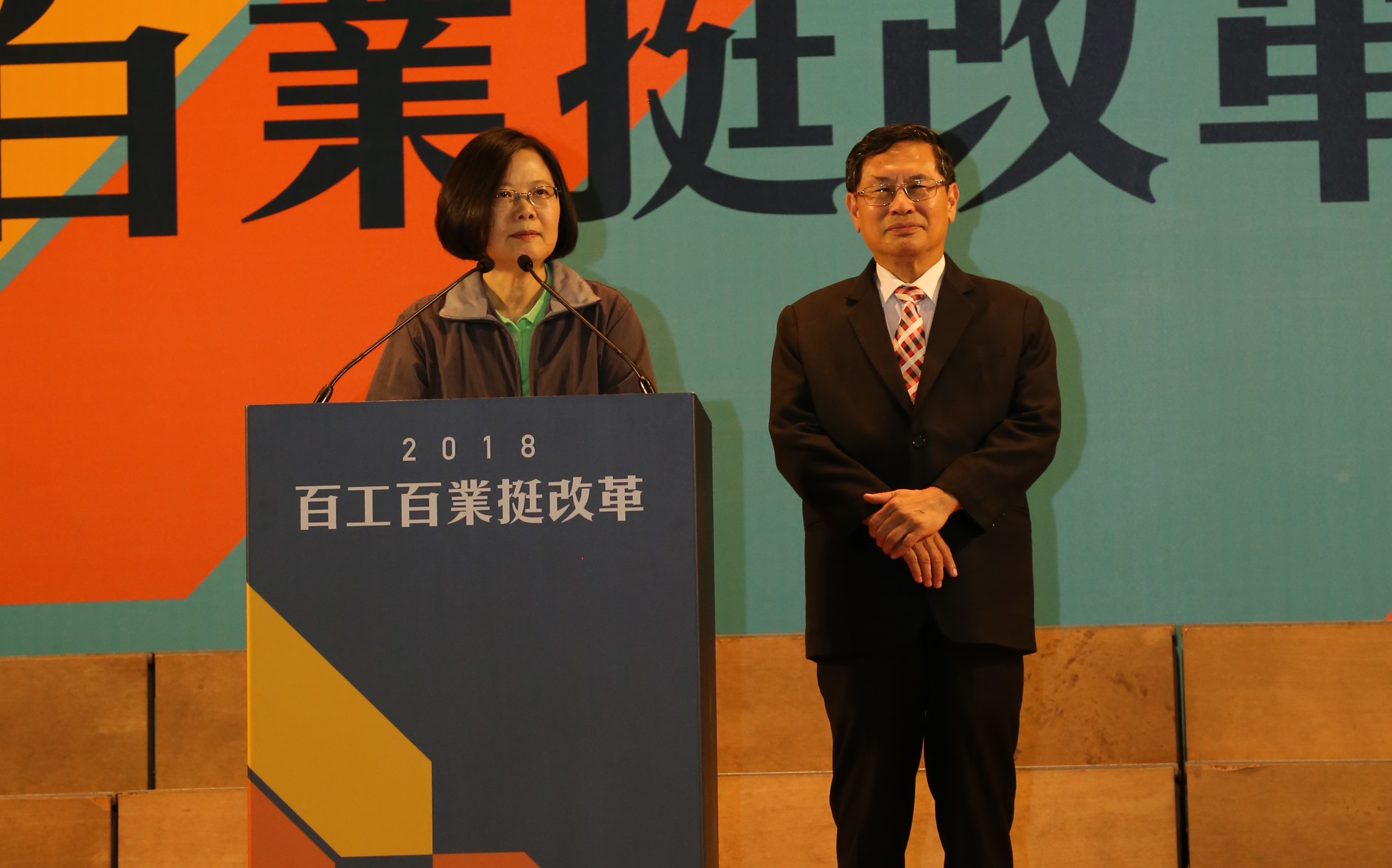 總統蔡英文力挺嘉義市長涂醒哲會做事。（民進黨提供）