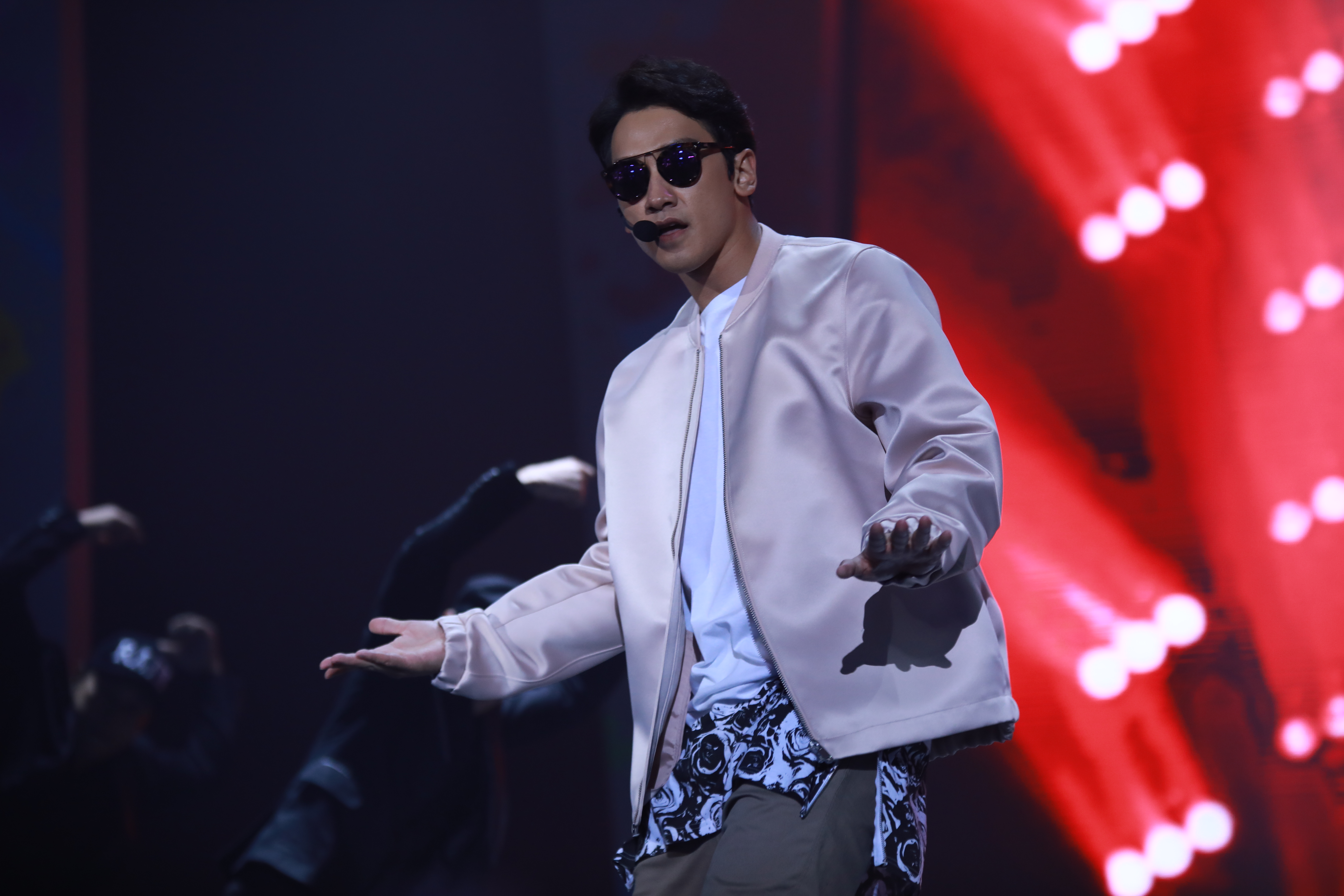 Rain在見面會以〈Hip Song〉精彩開場，舞技攝人。（傲世娛樂提供）