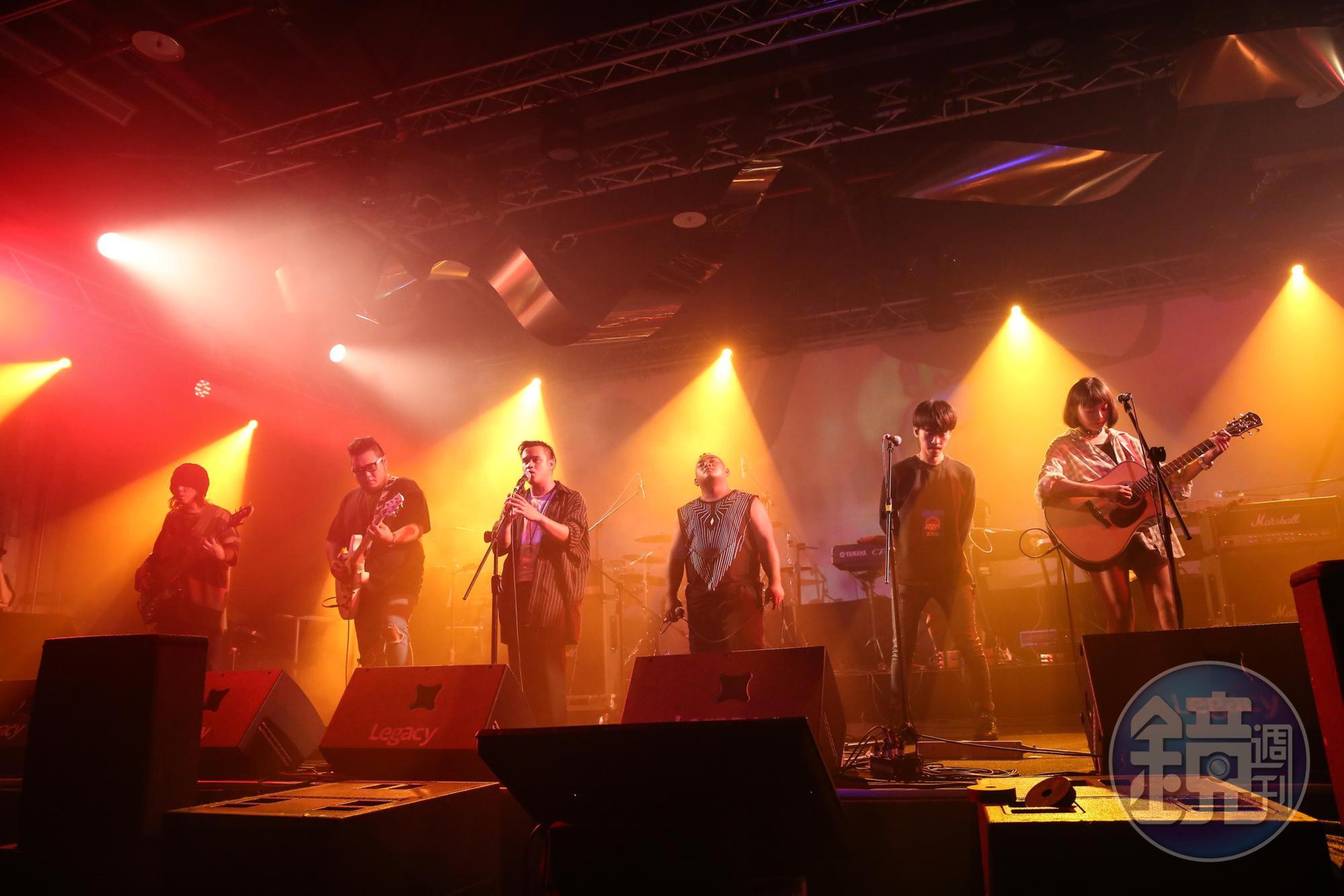 Homie Party由富邦金控贊助,MAFANA、鐵擊、鹿比∞吠陀一起在台上演唱合創曲〈迷走〉。