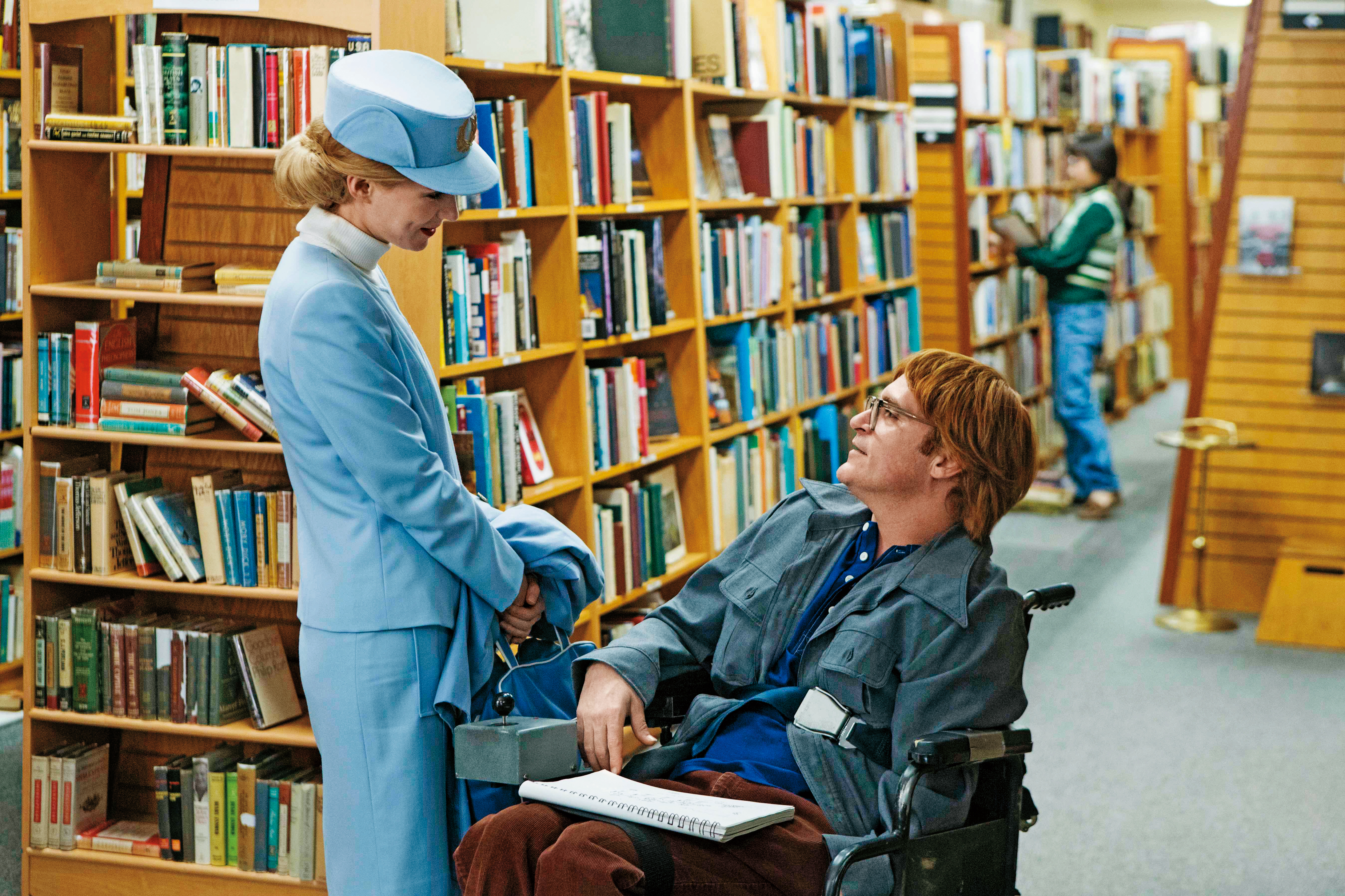 瓦昆菲尼克斯將古怪難搞的主人翁約翰卡拉翰演繹得豐富出彩，魯妮瑪拉戲分雖少，情侶檔三度合作依然擦出火花。（傳影互動提供）