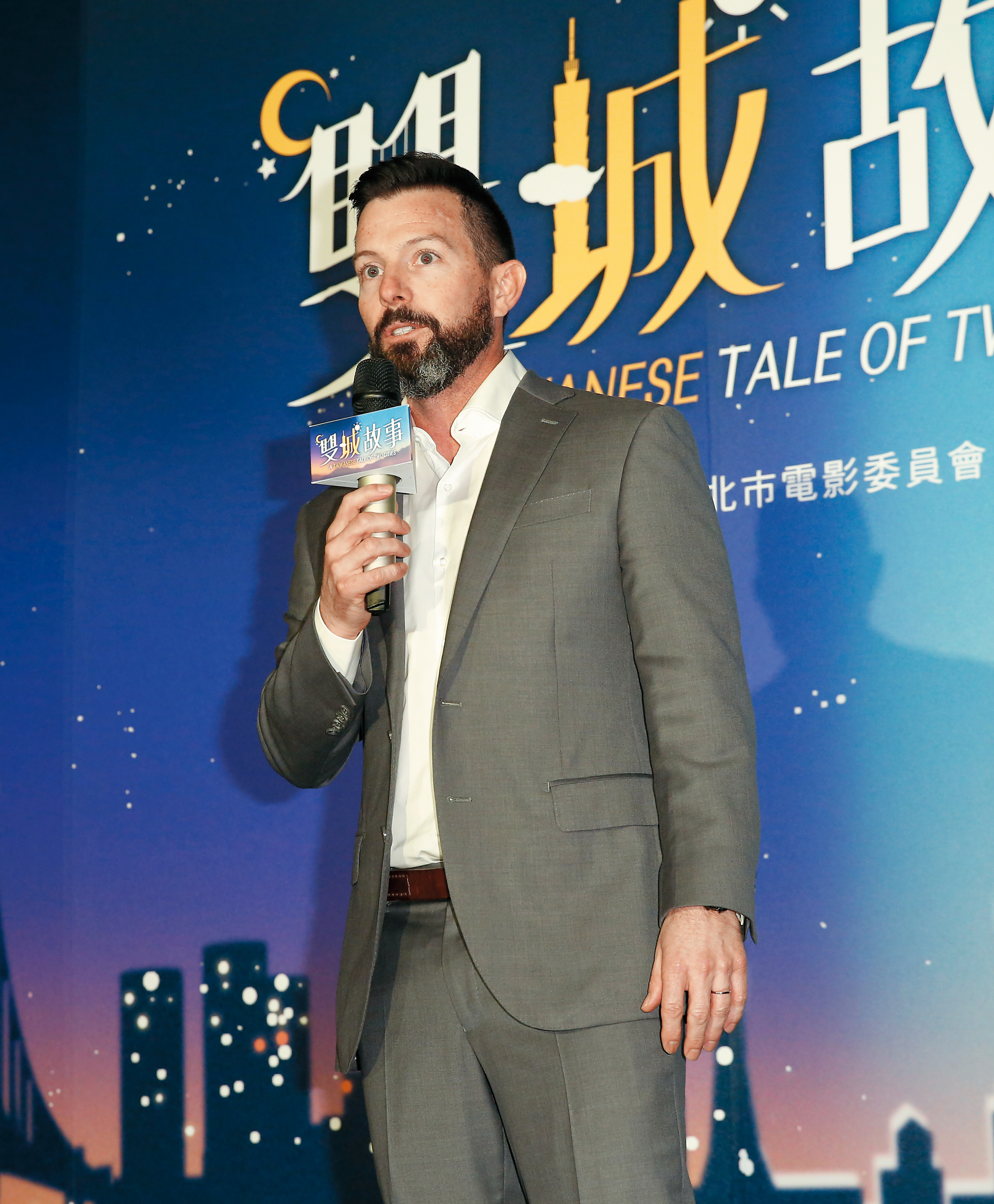 Netflix內容採購副總裁Robert Roy現身《雙城故事》記者會，公布該劇在190個國家及地區播出。