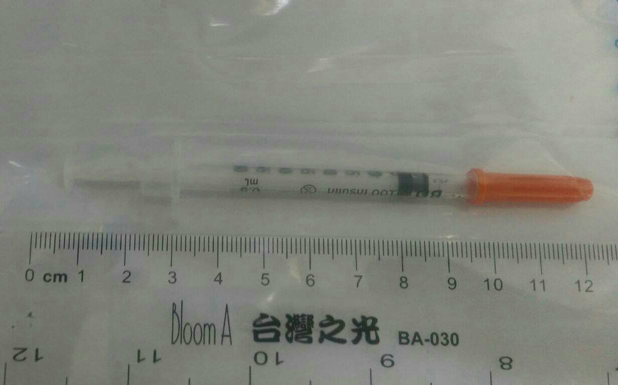 警方查扣江男施打安非他命所使用的針筒。（翻攝畫面）