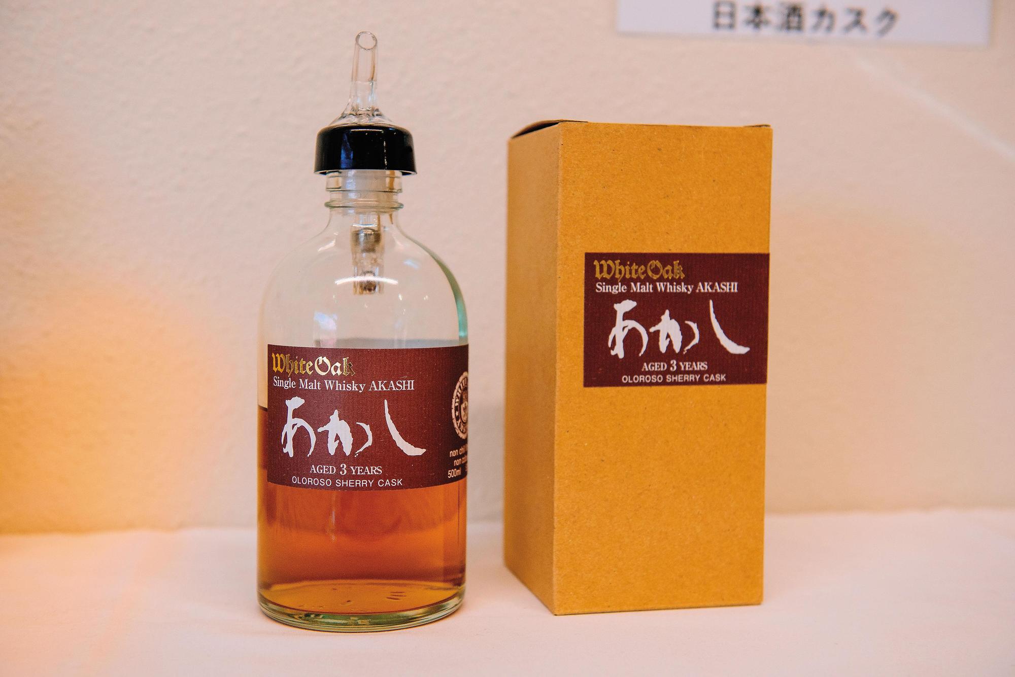 陳放Oloroso雪莉桶3年的「明石Akashi」單一麥芽威士忌酒款。