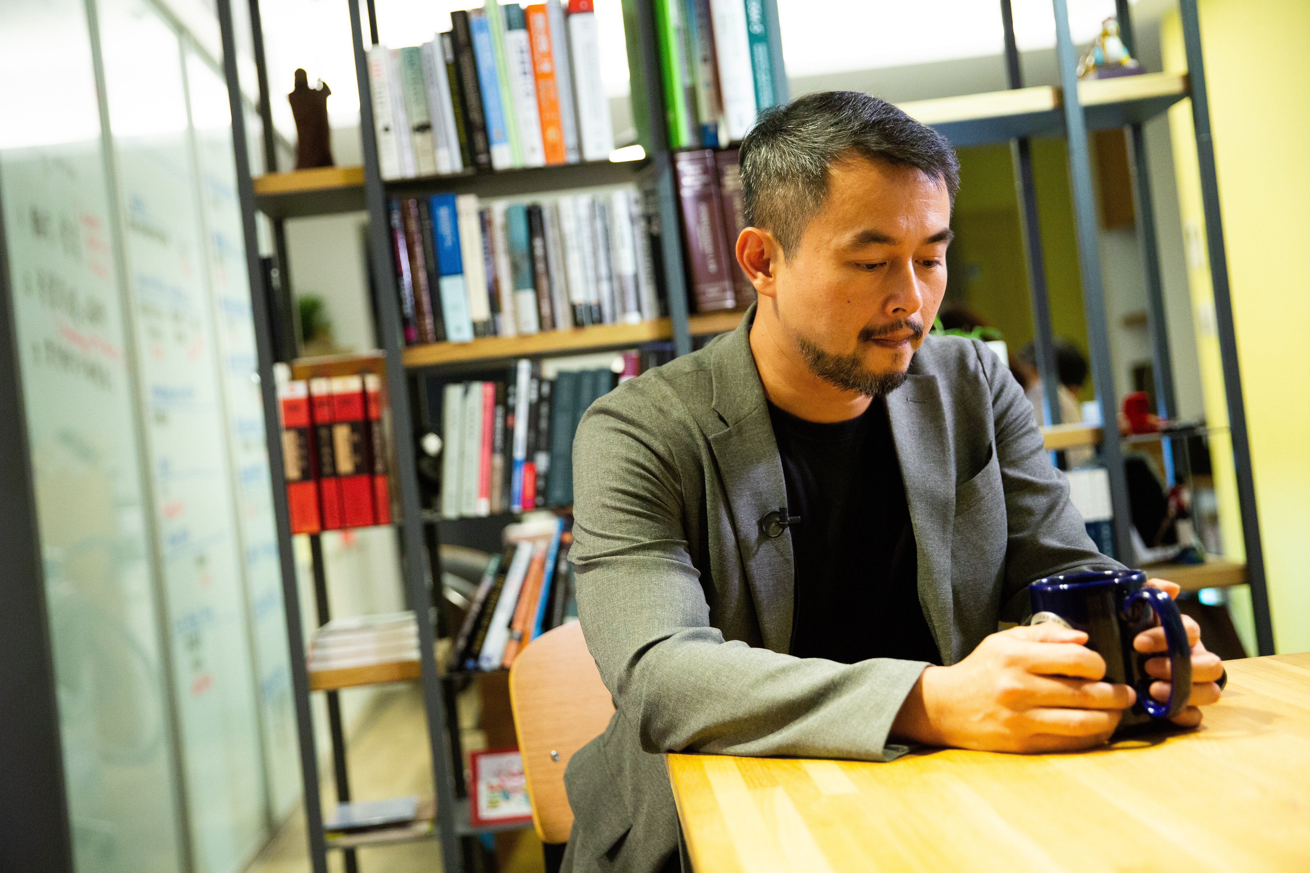 黃致豪說，為冤案或死刑案辯護：「我的標準從來沒有兩樣，不管這個人多麼讓人覺得可憐，或多令人厭惡，也應該用同樣標準來看待，尤其是程序上，你不能先決定你喜不喜歡這個人，再決定我要用什麼手法對待他。