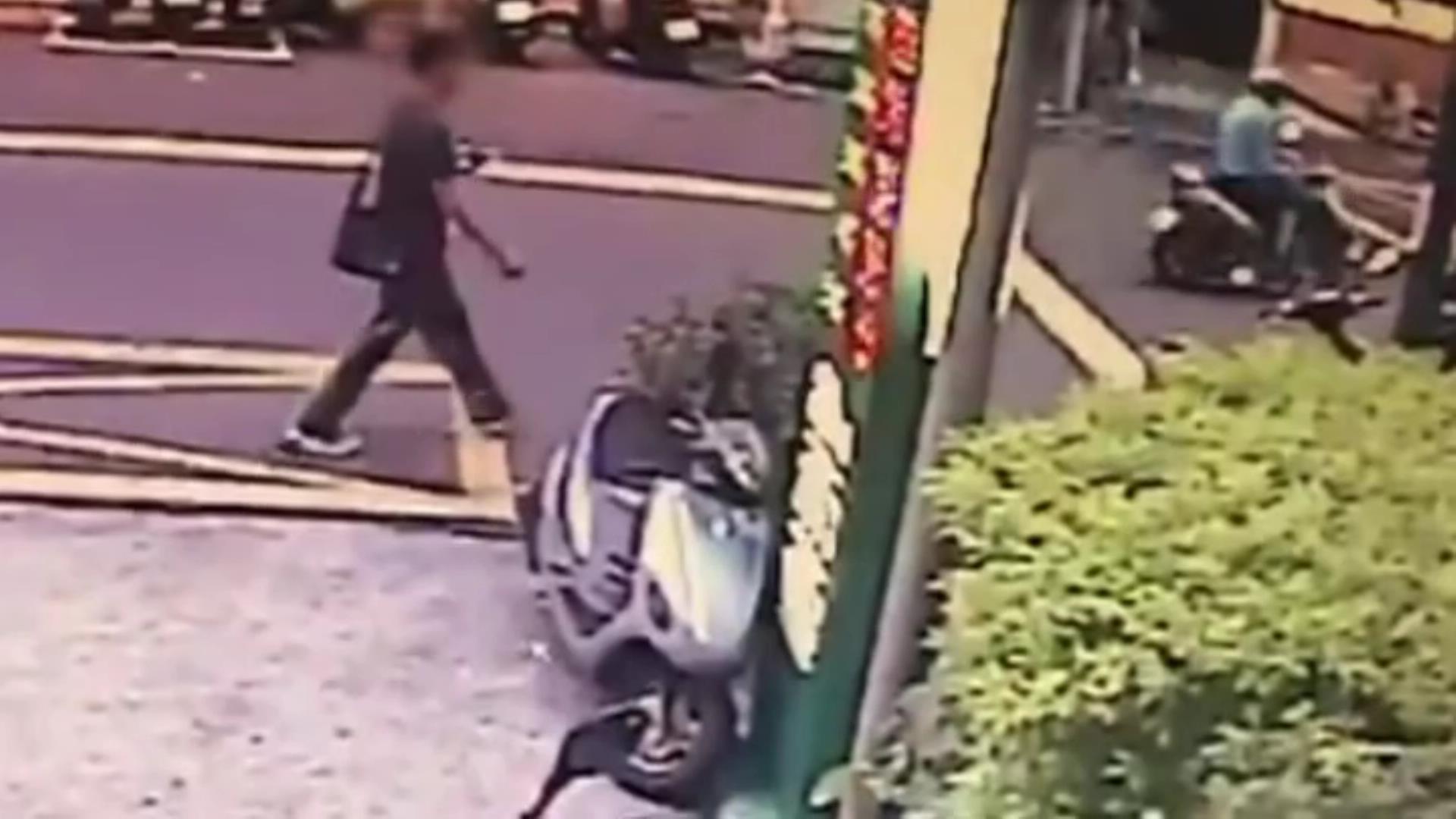 高男遭指控襲少女胸部，但他否認犯行。（翻攝畫面）