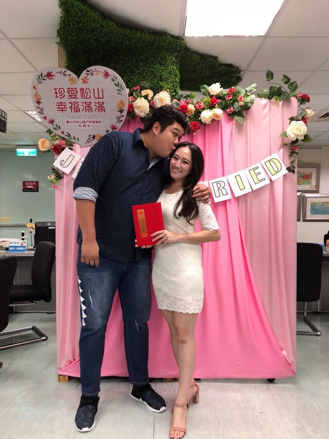 哈孝遠搶在鬼門關後和女友登記,升格人夫。