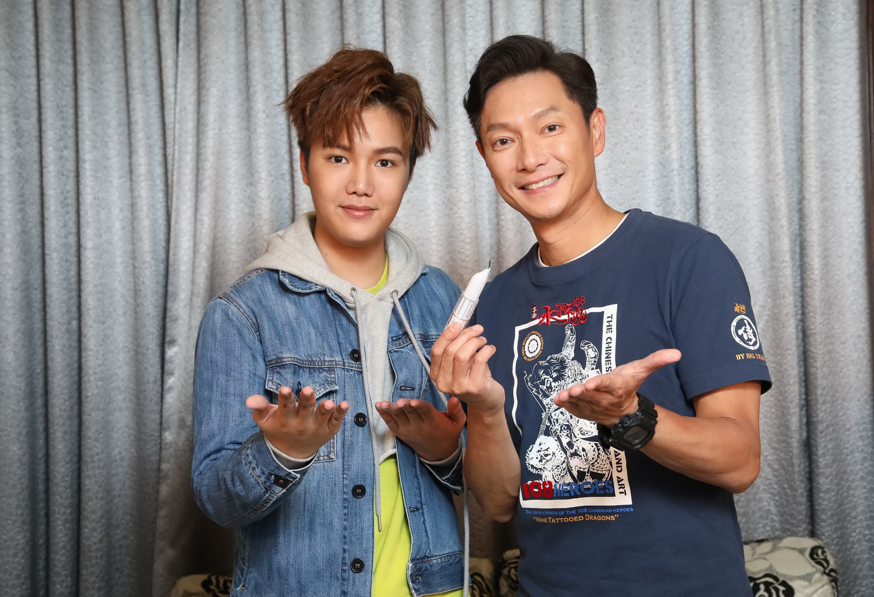 蘇友謙與謝祖武兩人雖然年紀差距不小，但聊起天來毫無代溝。（蘇友謙提供）