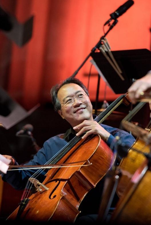 馬友友此次來台安排的獨奏曲目有巴哈大提琴前奏曲、 薩拉邦德舞曲和吉格舞曲等。（牛耳藝術提供）