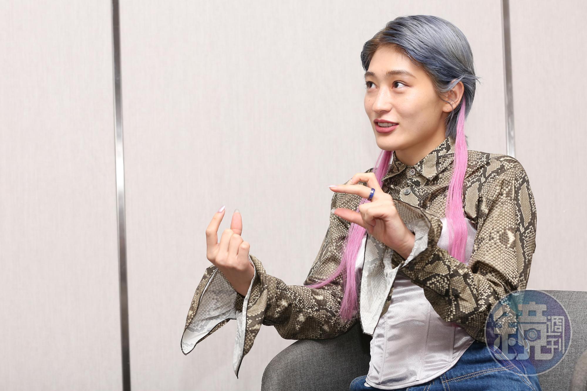 KOM_I說當她被推回岸上，粉絲響起的歡呼聲讓她非常感激。