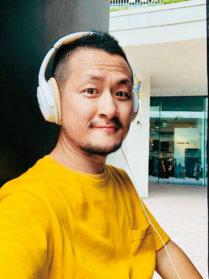 九把刀靠著小說、電影賺滿滿,但學貸還是不一次還完。(翻攝九把刀臉書)