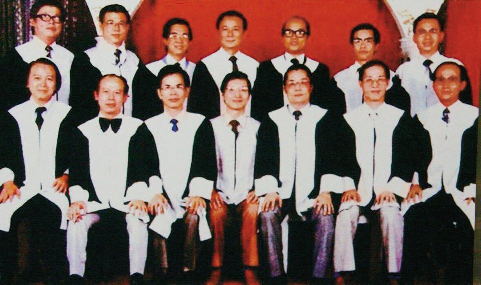 1980年美麗島大審辯護律師群,後排左3為陳水扁,後排右2為謝長廷、右3為蘇貞昌。(翻攝自謝長廷臉書)