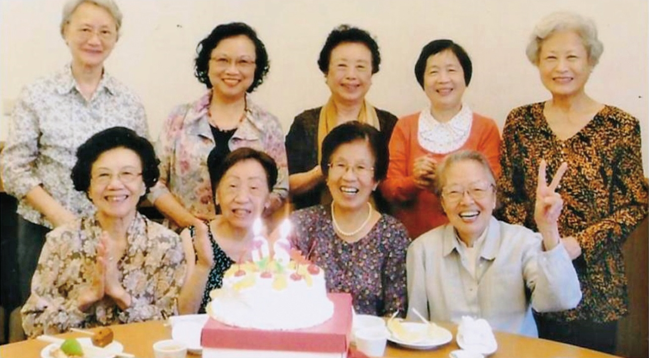 中華民國女法官協會發出紀念特刊緬懷張仁淑，其中有與徐璧湖的合影。（翻攝網路）