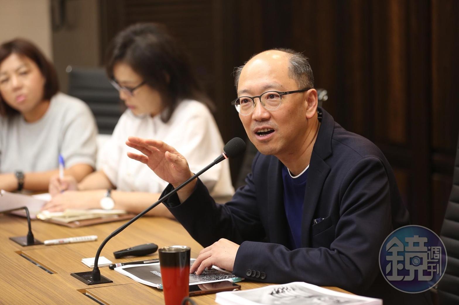 上海虹橋麗寶廣場將在明年5月正式開幕,今由上海房地產開發總經理陳志鴻舉行說明會。