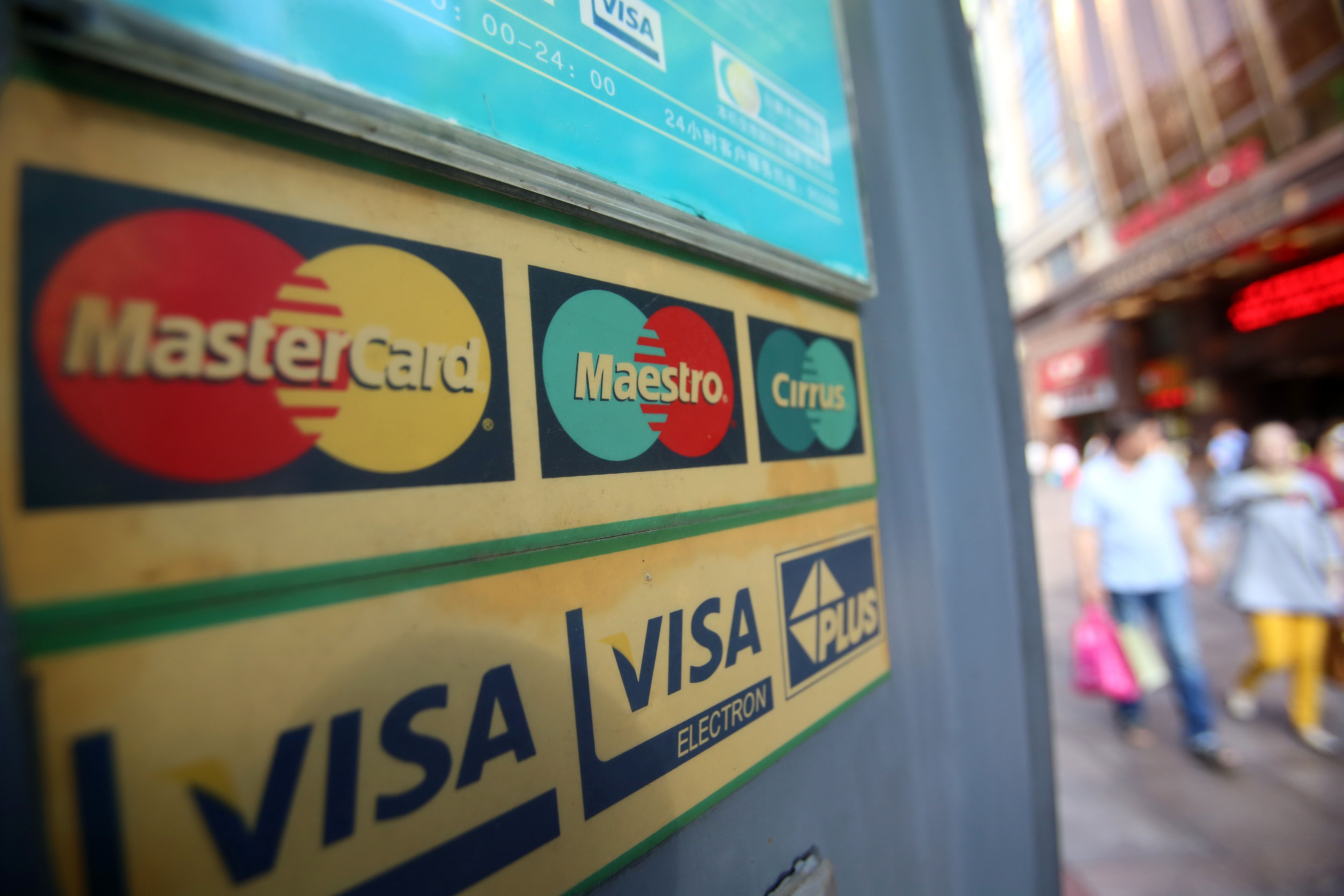 Joseph長期持有2大支付業龍頭萬事達卡和VISA,近5年報酬率逾2倍。(東方IC)