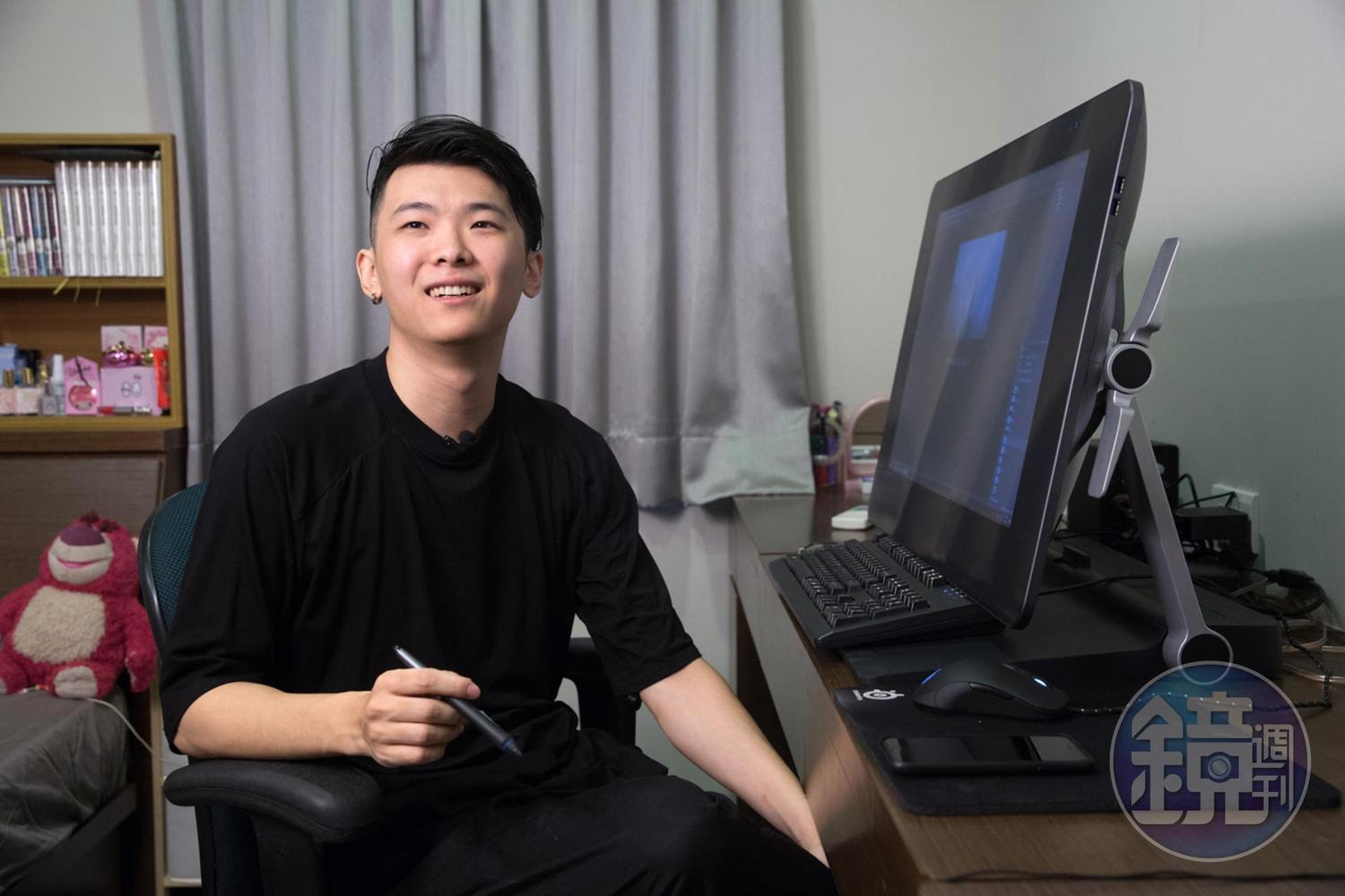 Pony從無名小站出道,恐怖漫畫《黑盒子》系列是他在線上漫畫平台的第一部連載。