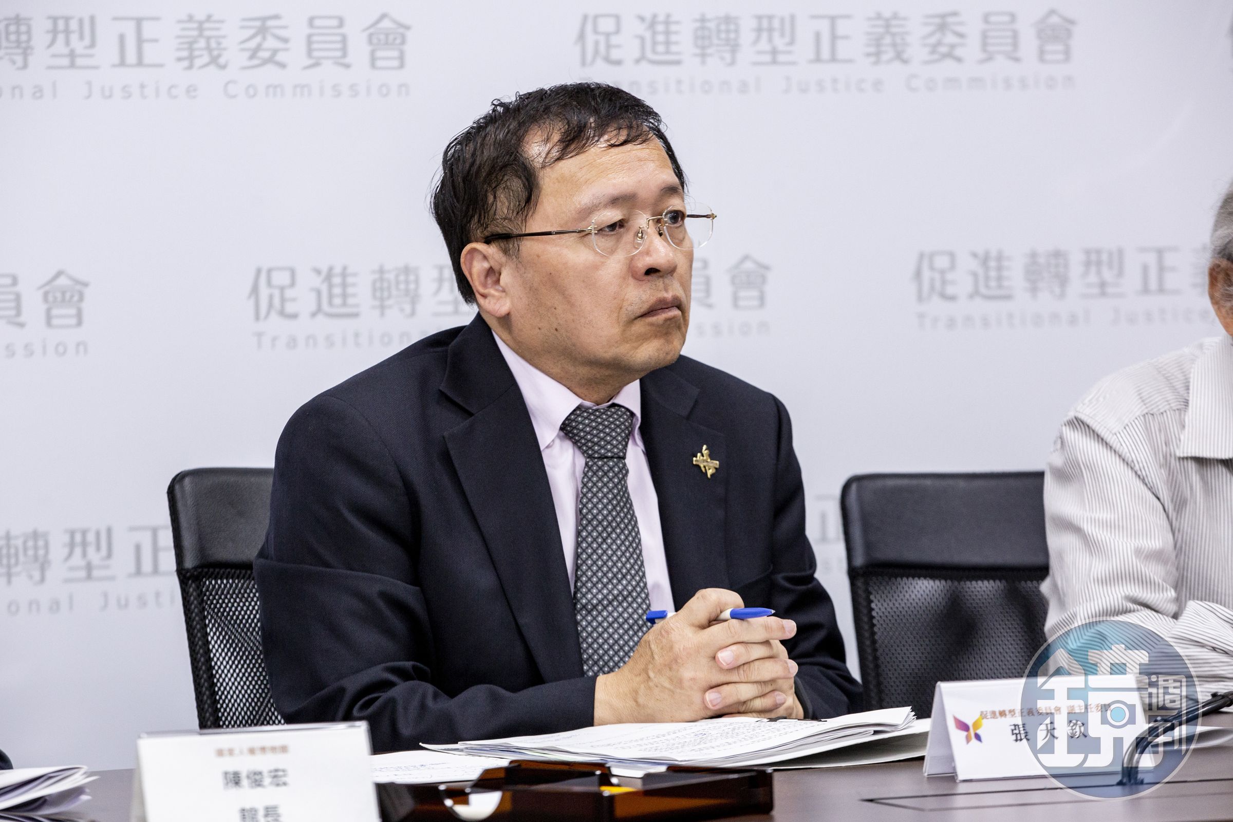 促轉會副主委張天欽主要負責平復司法不法、還原歷史真相，並促進社會和解，卻在內部點名侯友宜是轉型正義最惡劣的例子。