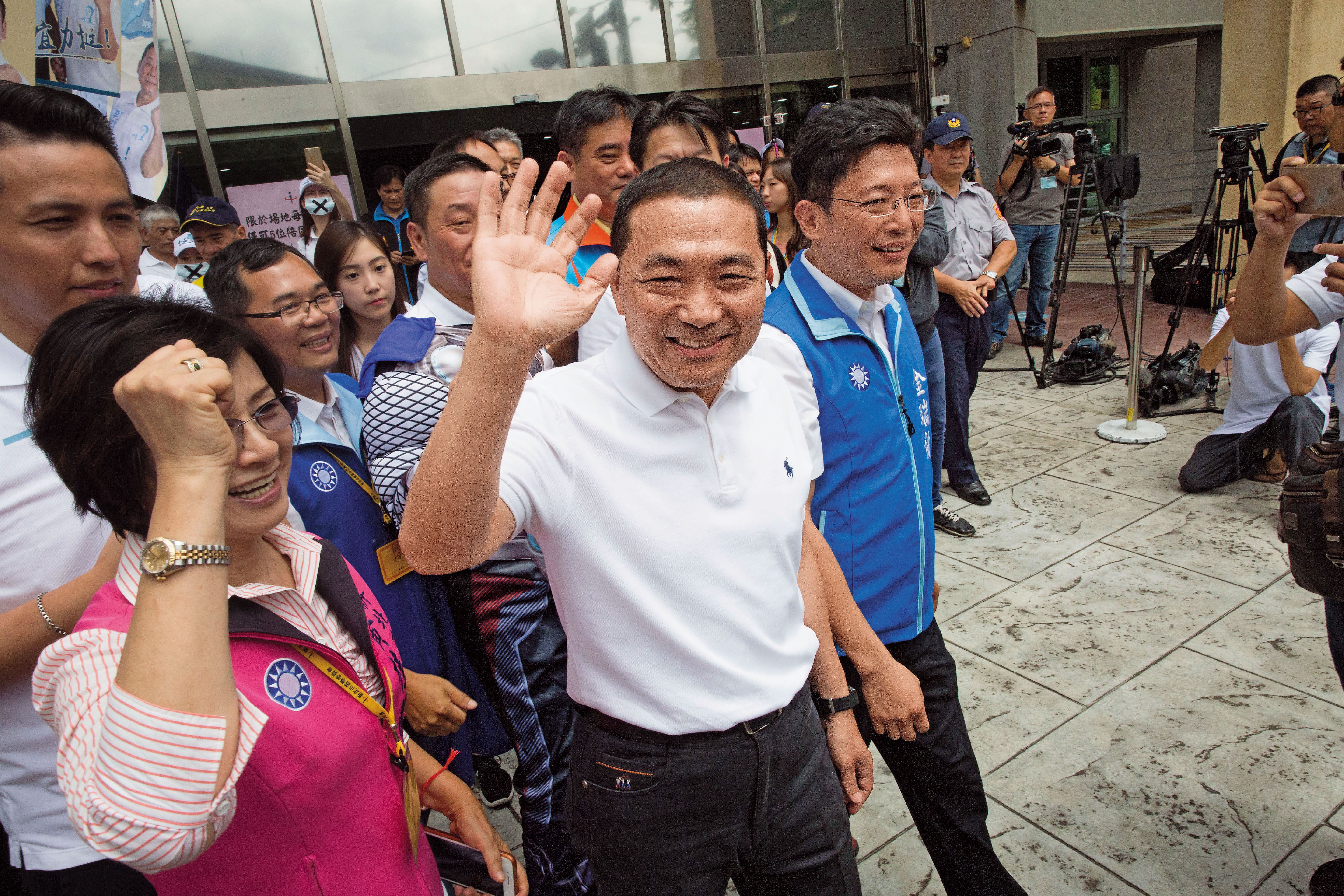 侯友宜代表國民黨參選新北市長，侯過去在威權時期的執法者角色，也不斷遭起底。