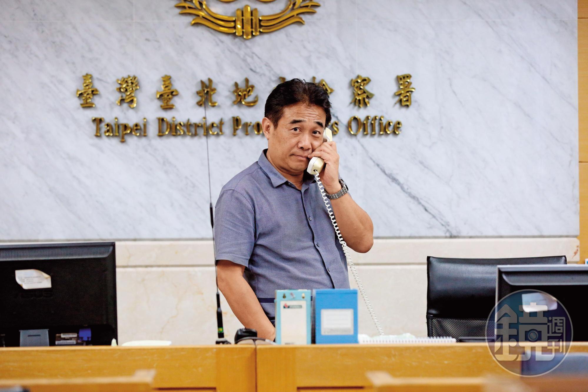 俞惟中上月底遭北檢2度傳訊,訊後以150萬元交保,當時他在法警室借用電話,忙著討救兵籌保釋金。