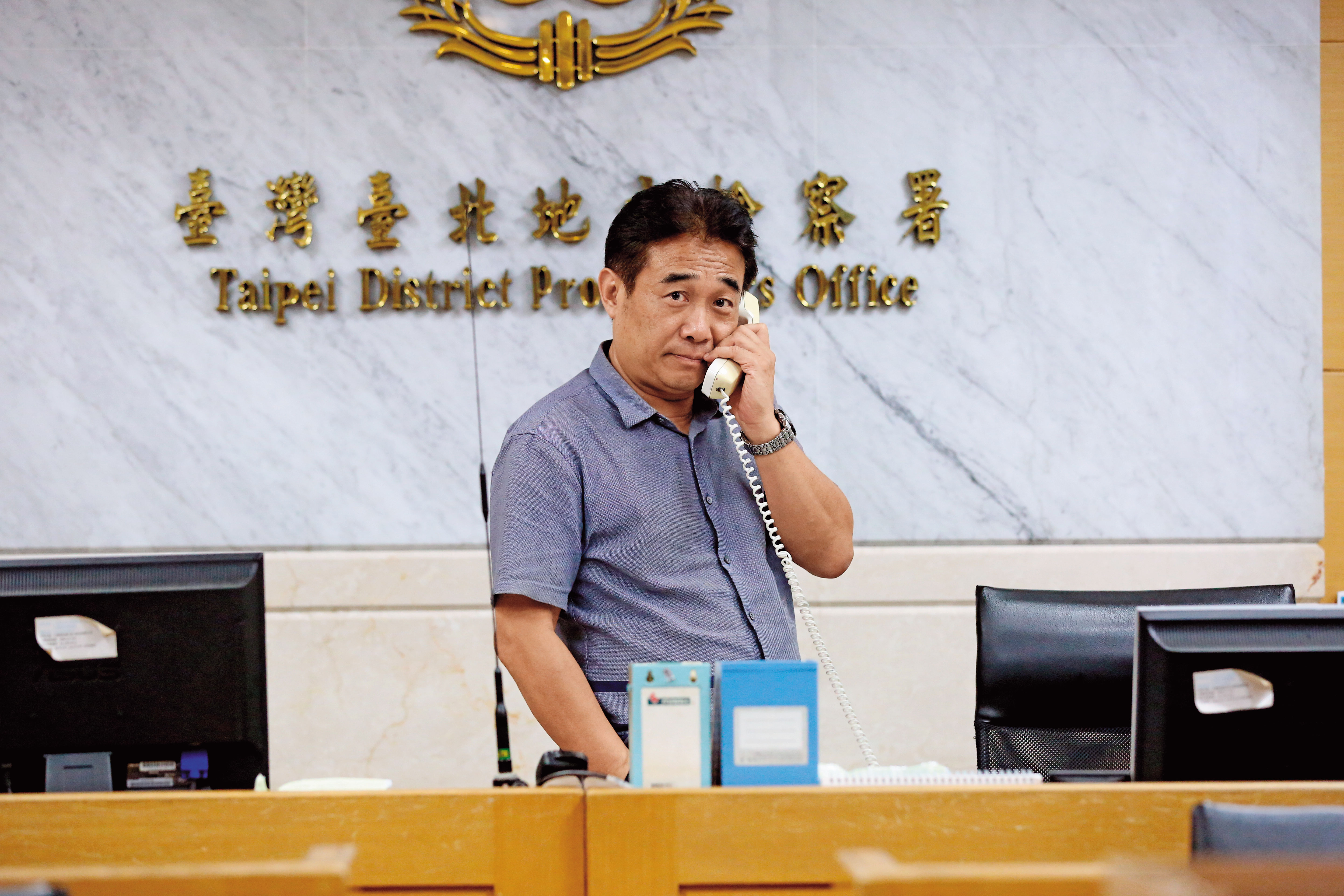 俞惟中上月底遭北檢2度傳訊,訊後以150萬元交保,當時他在法警室借用電話,忙著討救兵籌保釋金。