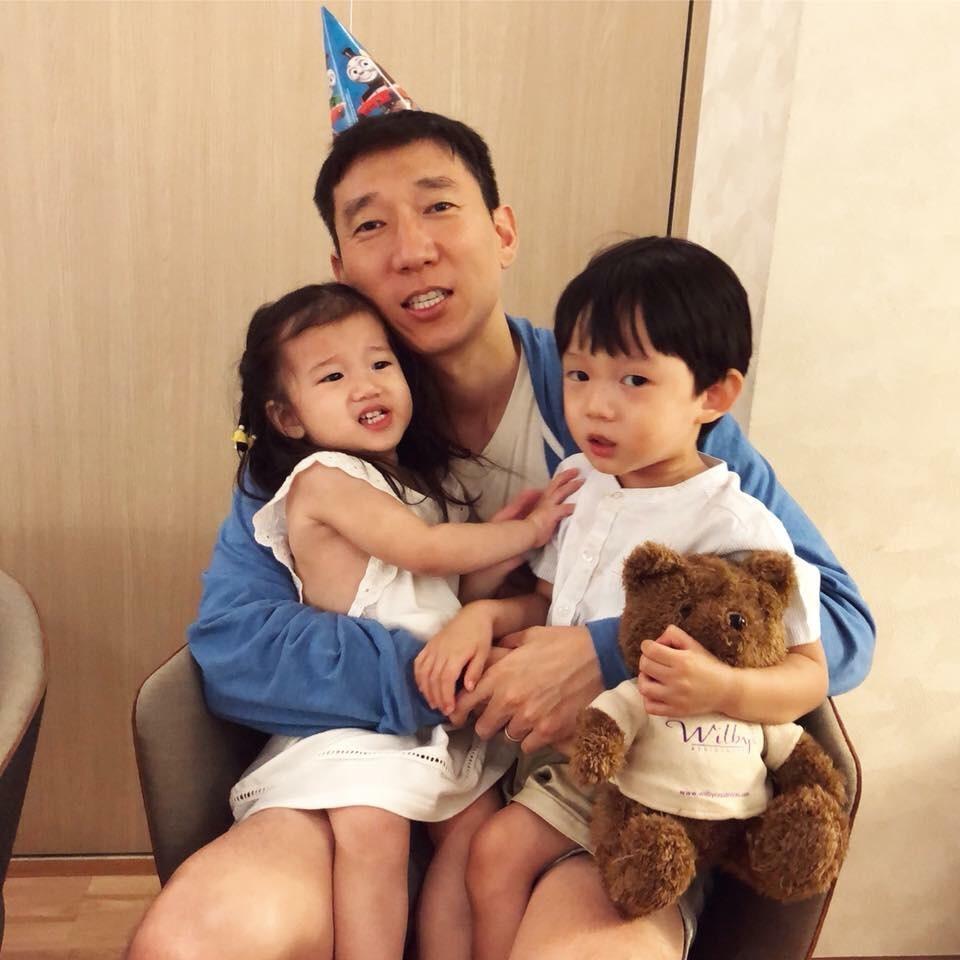 隋棠經紀人分享一對兒女愛爭寵的小故事。（翻攝自隋棠臉書）