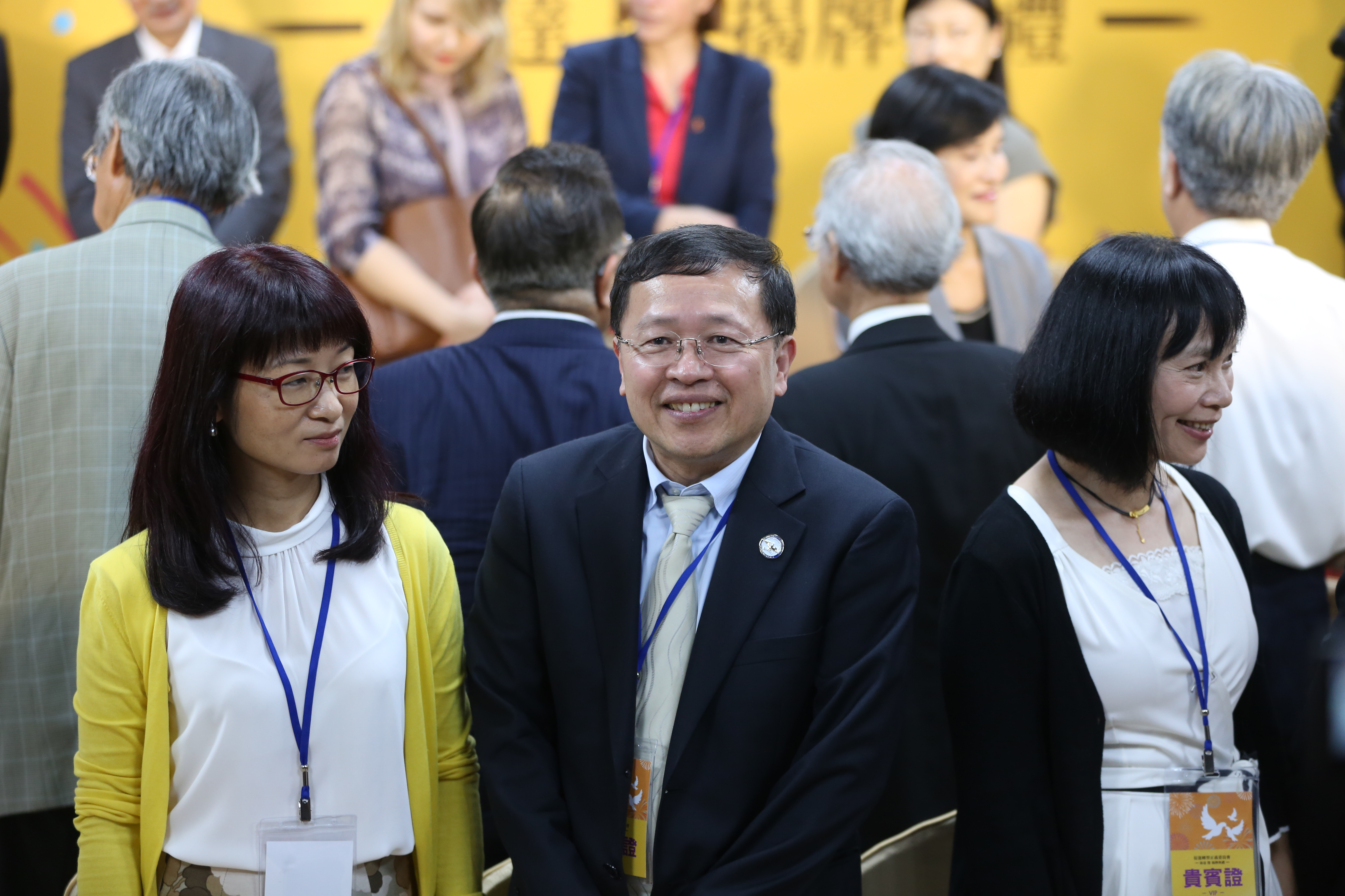 副主委張天欽（前排中）被爆在內部召開「打侯會議」，促轉會副研究員吳佩蓉今在內部群組及臉書爆料她就是洩漏消息的人。