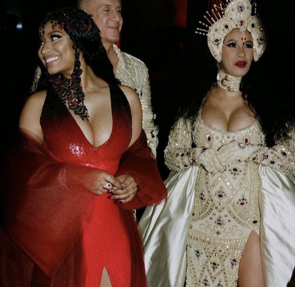 Cardi B和Nicki Minaj在今年Met Gala慈善晚會還有說有笑。(翻攝自pinterest網站)