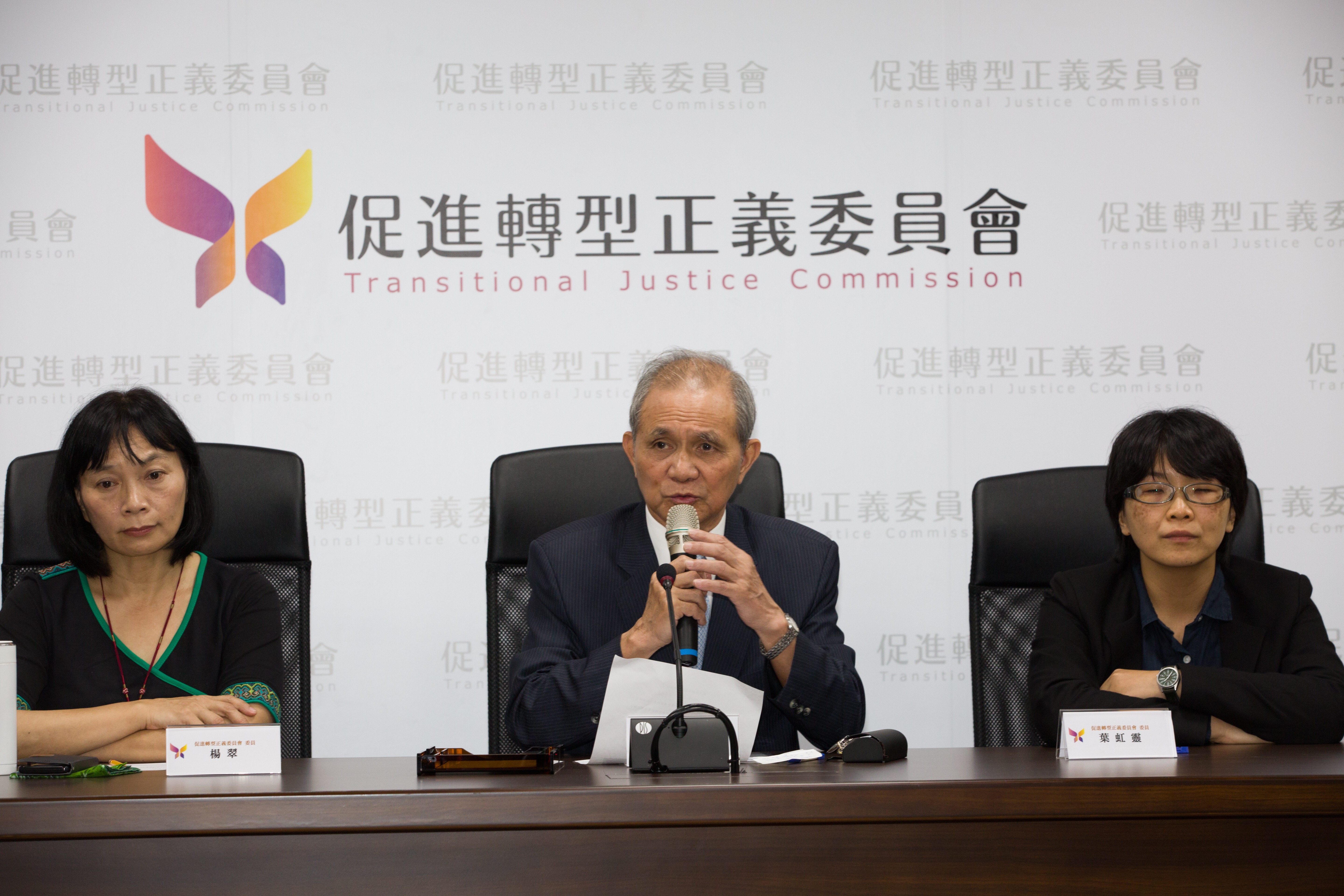 促轉會主委黃煌雄今透過幕僚發出請辭聲明，希望讓促轉會得以浴火重生。