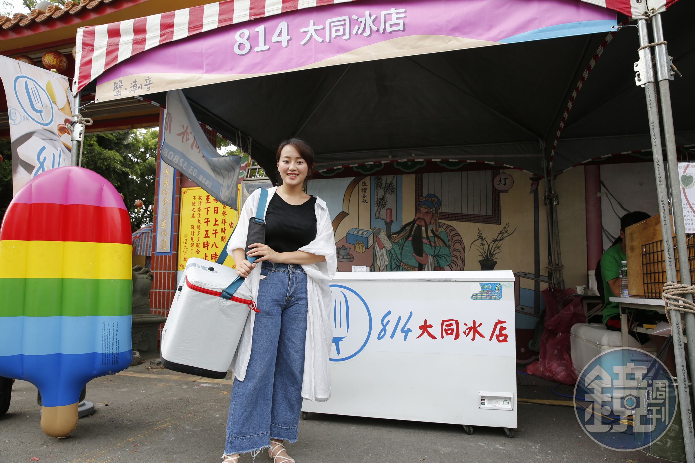 814大同冰店第三代蘇映慈為了替自家爭取生意，假日受邀到市集擺攤賣冰棒。