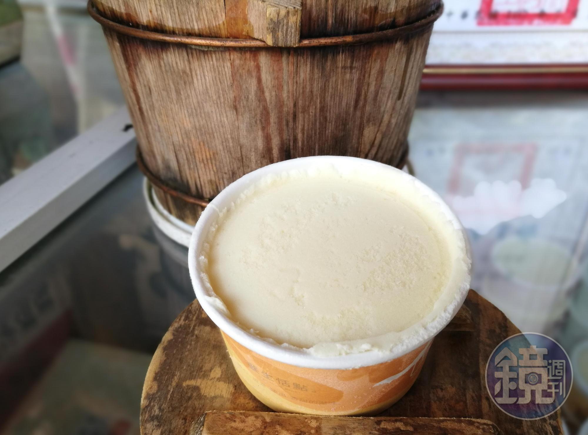 「陳記豆腐養生恬點」的豆腐冰淇淋,豆香中帶點焦香。(45元/盒)