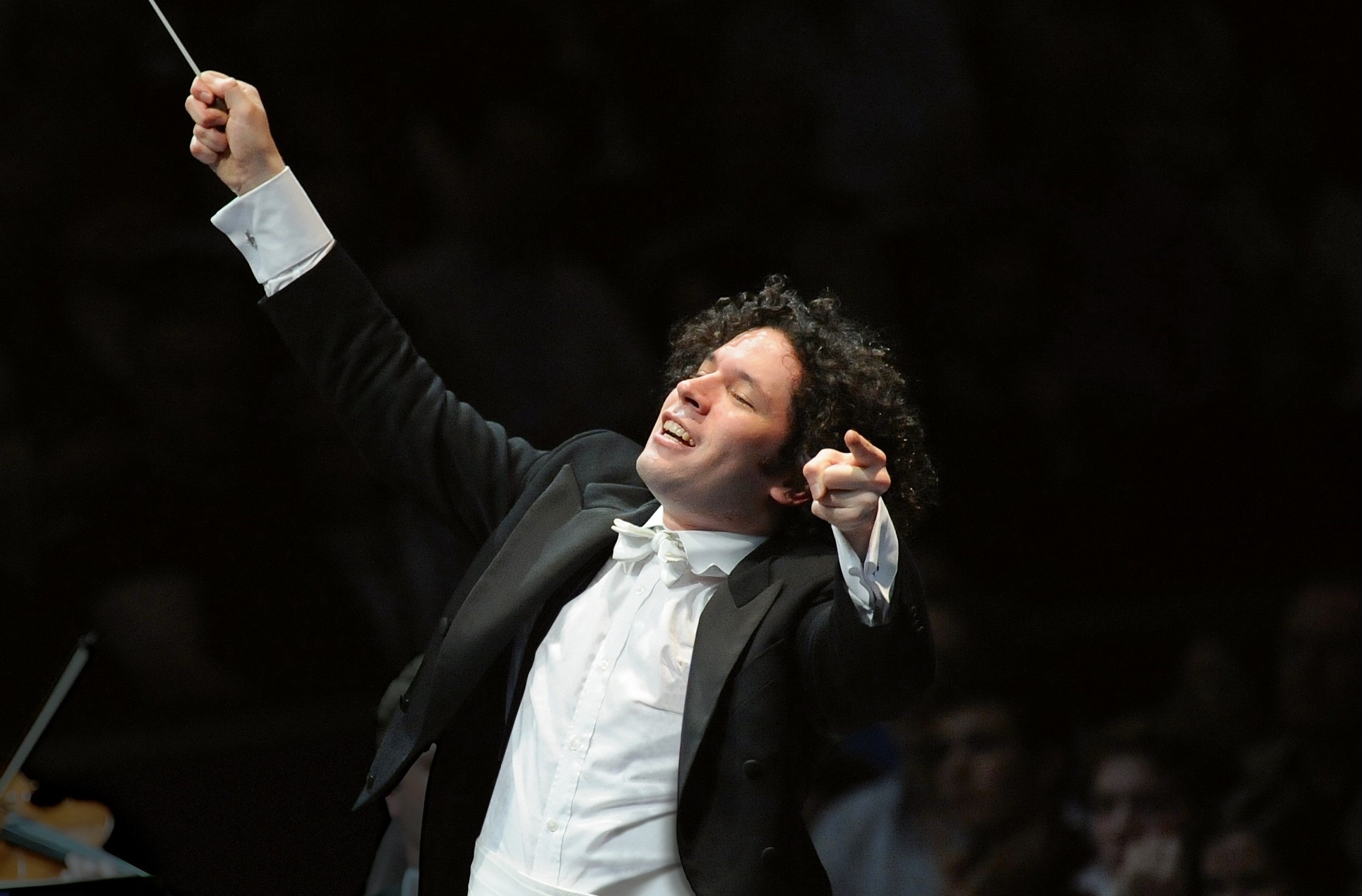 國際當紅指揮家杜達美去年因故取消來台行程，今年搭檔柏林愛樂補償樂迷。（牛耳藝術提供）