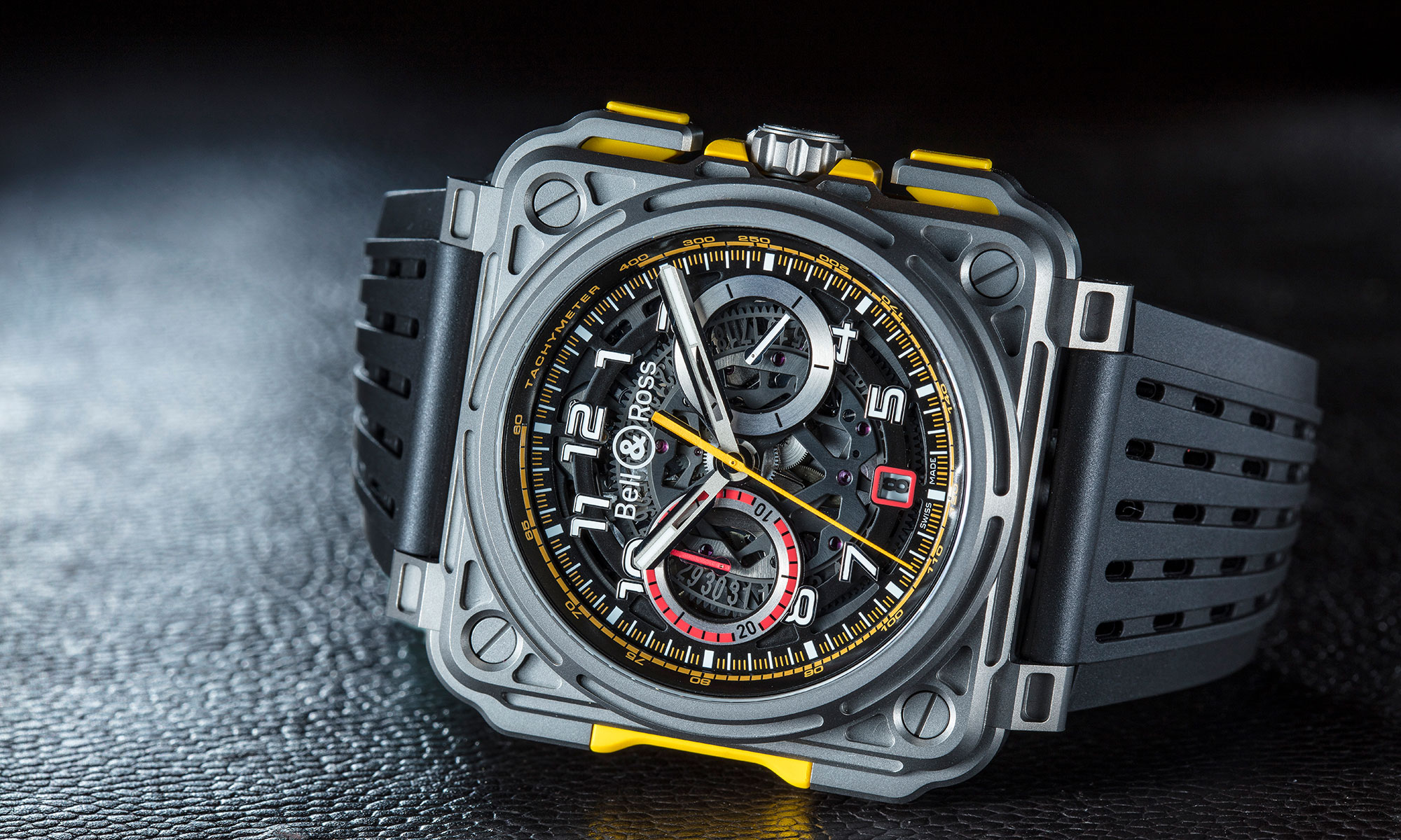 BELL & ROSS全新BR-X1 R.S.18腕錶，由賽車世界汲取靈感所打造的外型，是一款視覺效果非常強烈的賽車錶。