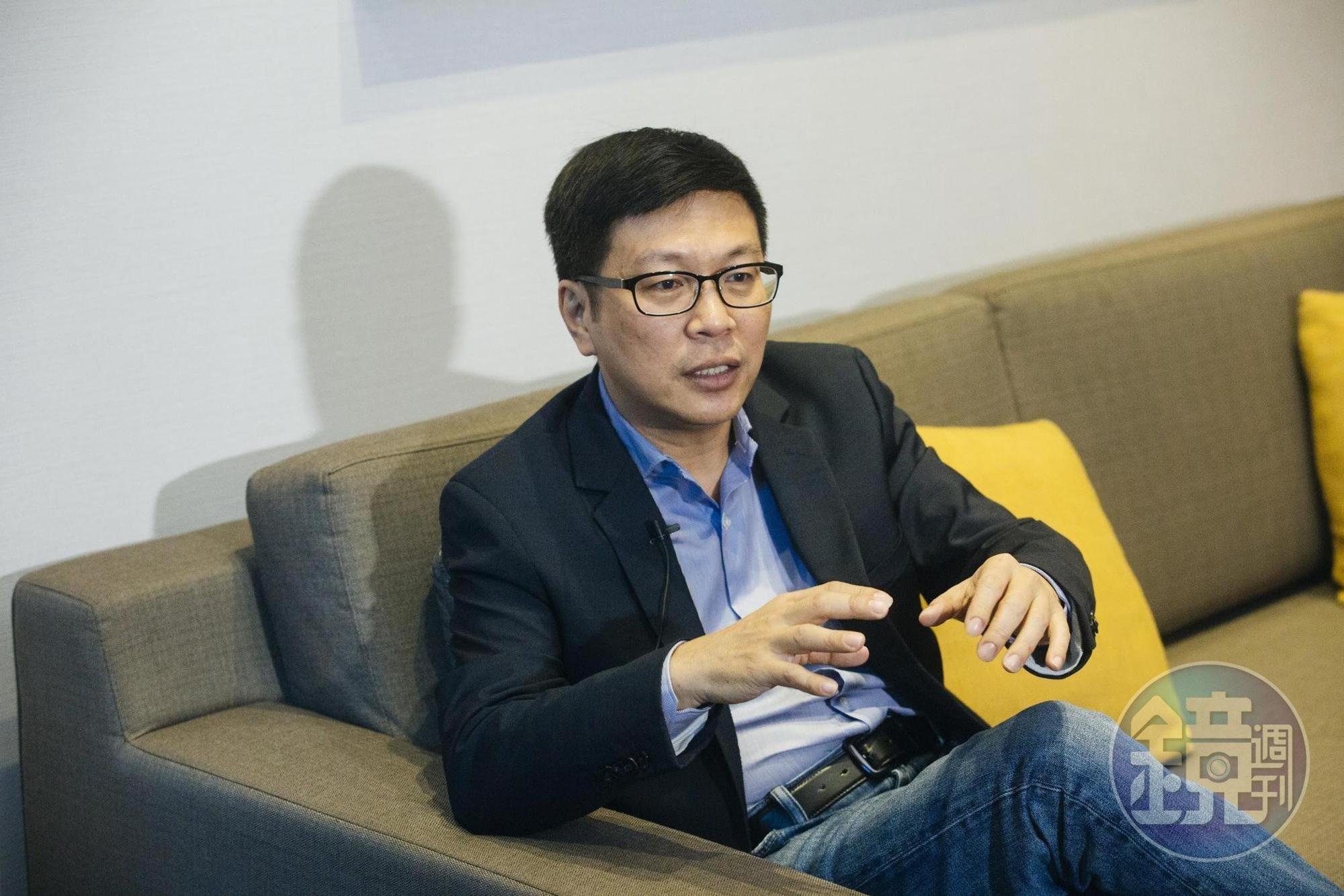 來自馬來西亞的霍紹文畢業於美國波士頓知名的柏克利音樂學院。