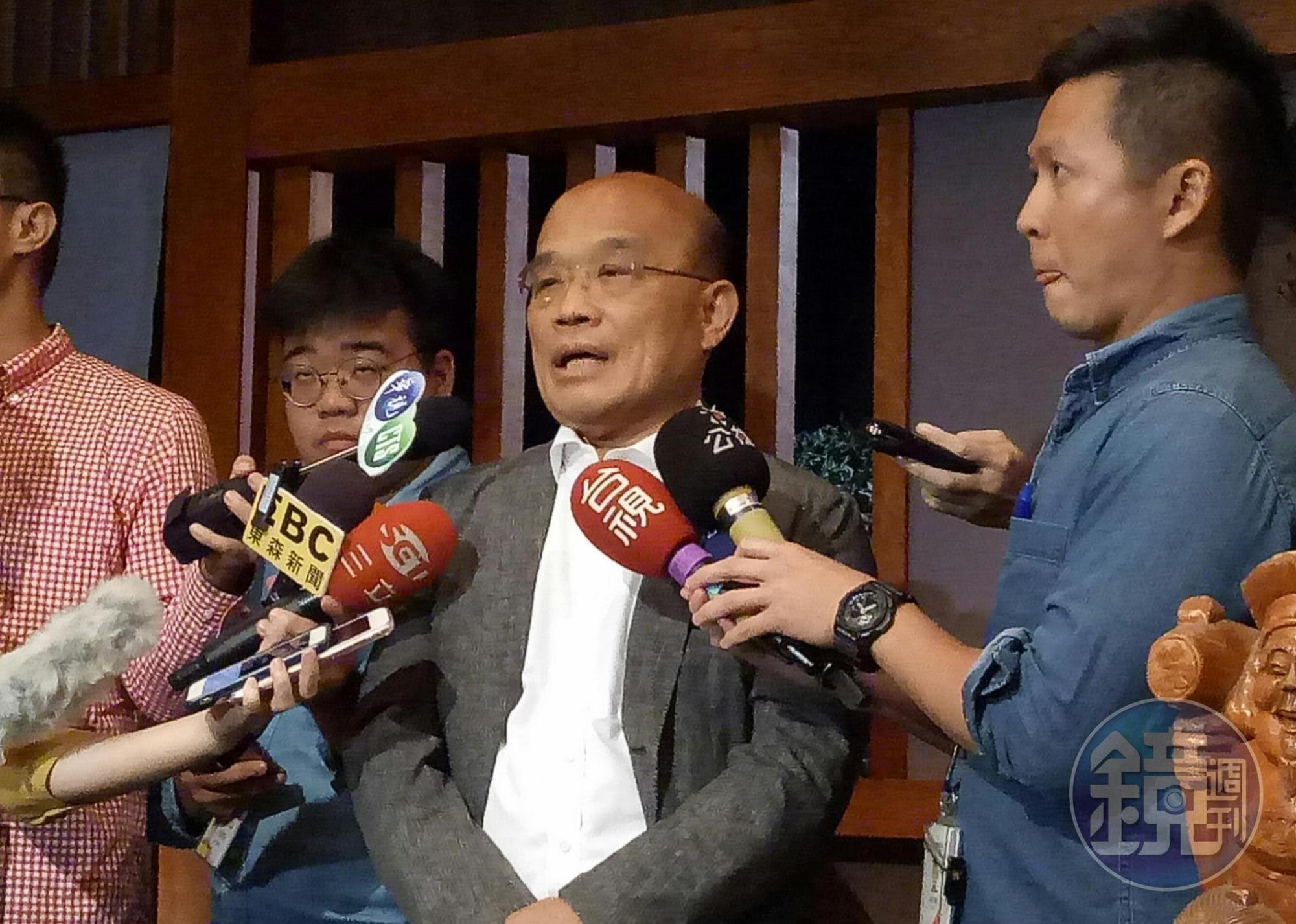 針對促轉會爭議,蘇貞昌受訪時表示,轉型正義經過幾代人努力才走到這一步是非常嚴肅的事,不必因為一個官員的瘋言瘋語受到影響。