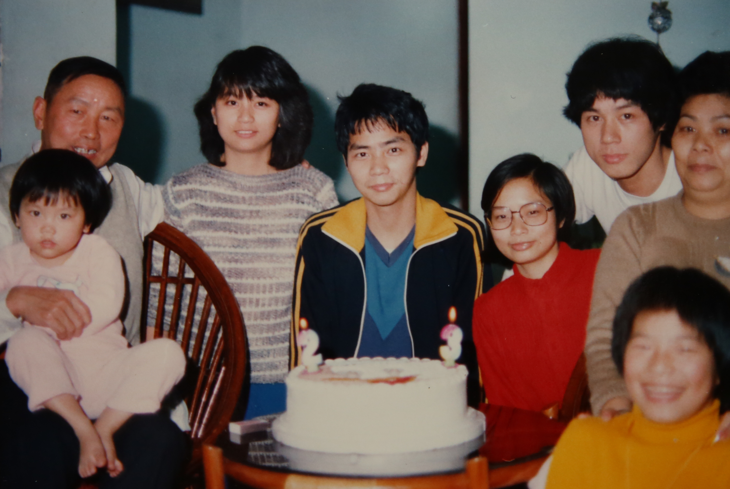 家中有5個兄弟姊妹，兒時燕成祥家庭並不富裕，也養成他節儉個性。（燕成祥提供）