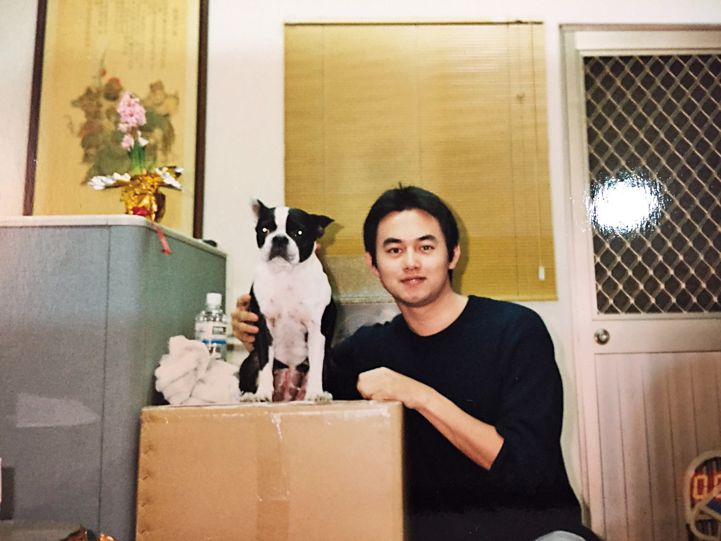 文藻語專畢業後,黃致豪幾次想讀法律系,但都被父親阻止。(黃致豪提供)