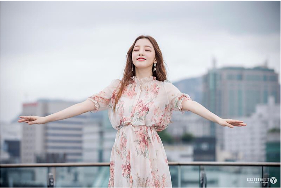 韓國女星具荷拉與男友因談分手發生爭執，男友因此報警，但具荷拉強調非單方施暴。（翻攝自具荷拉IG）