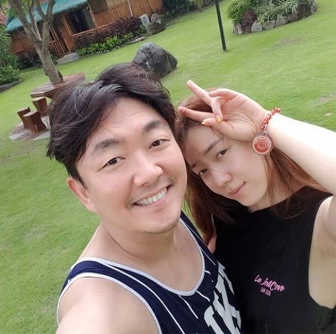 韓國通告藝人LJ洩出與花英的私照,但花英否認與他交往。(翻攝自網路)