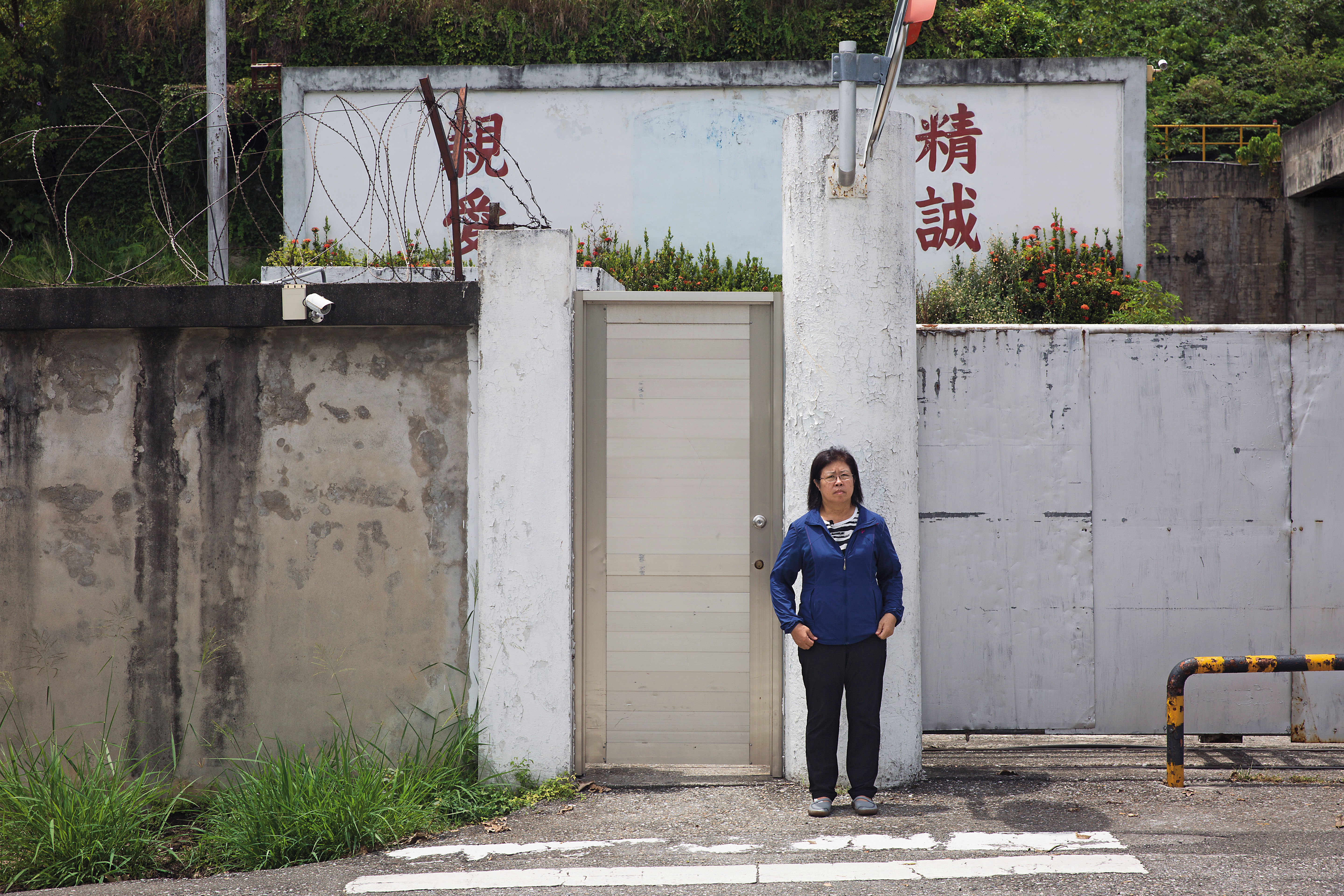 黃媽媽過去常為黃國章事件到軍方機關抗議,後來為調解軍中申訴案,也常出入各營區。