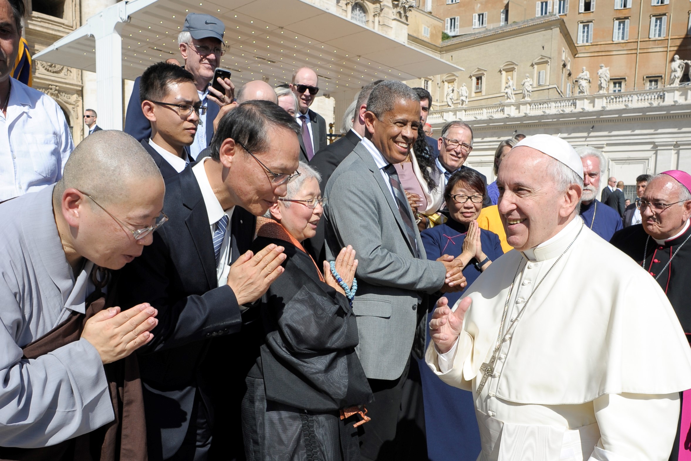 慈濟致力於心靈環保，慈濟慈善事業基金會顏博文執行長表達來自台灣、對大地環保的力行。（梵蒂岡教廷提供）