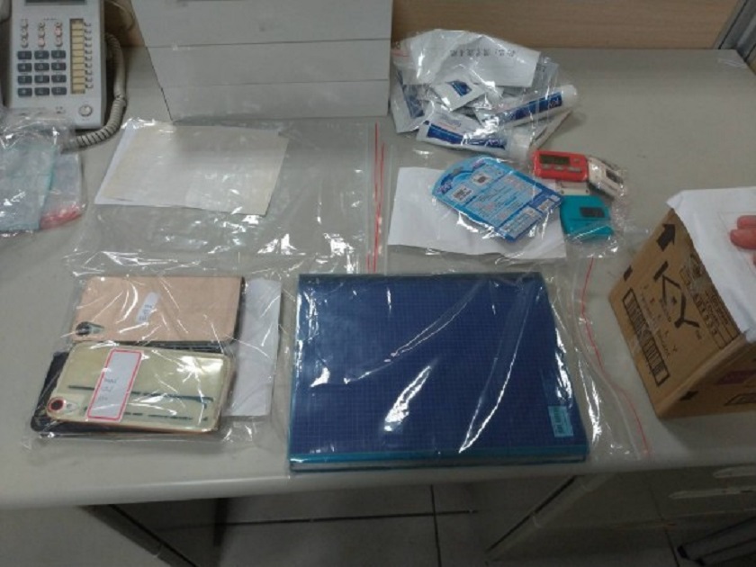 查扣潤滑液、保險套及性交易所得、帳冊等證物。(警方提供)