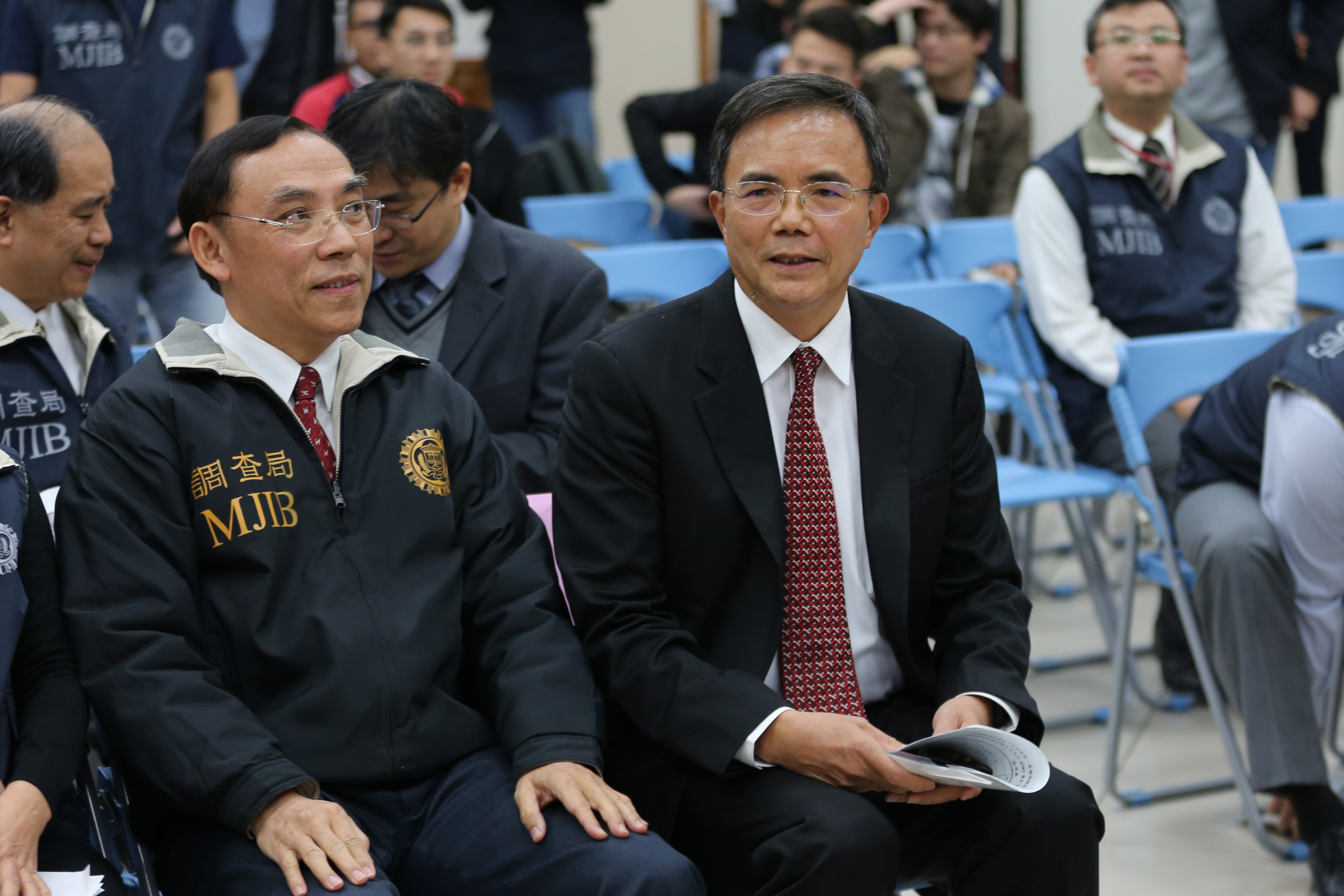 法務部政務次長蔡碧仲（右）今被行政院發布代理花蓮縣長職務。左為法務部長蔡清祥。