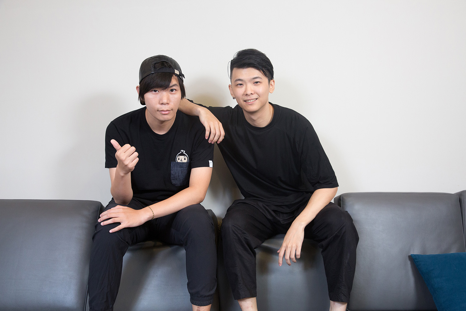 微疼（左）跟Pony（右）兩人認為酸民言論於需在意，做自己最重要。