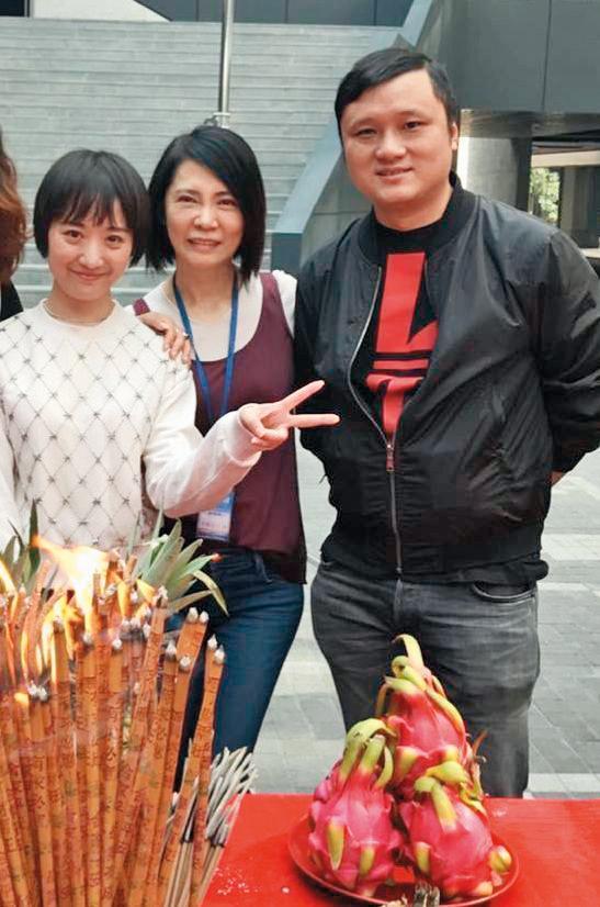 芒果tv總裁王柯(右)和柴智屏(中)合作愉快,《流星花園》之後還有新案子在進行中。