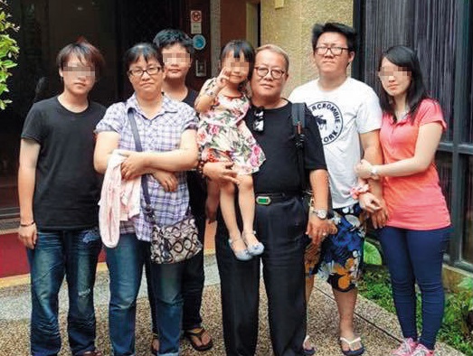 為慶祝死者生日，丁家難得全家人一起出遊，這也是全家最後一次同框。（翻攝臉書）