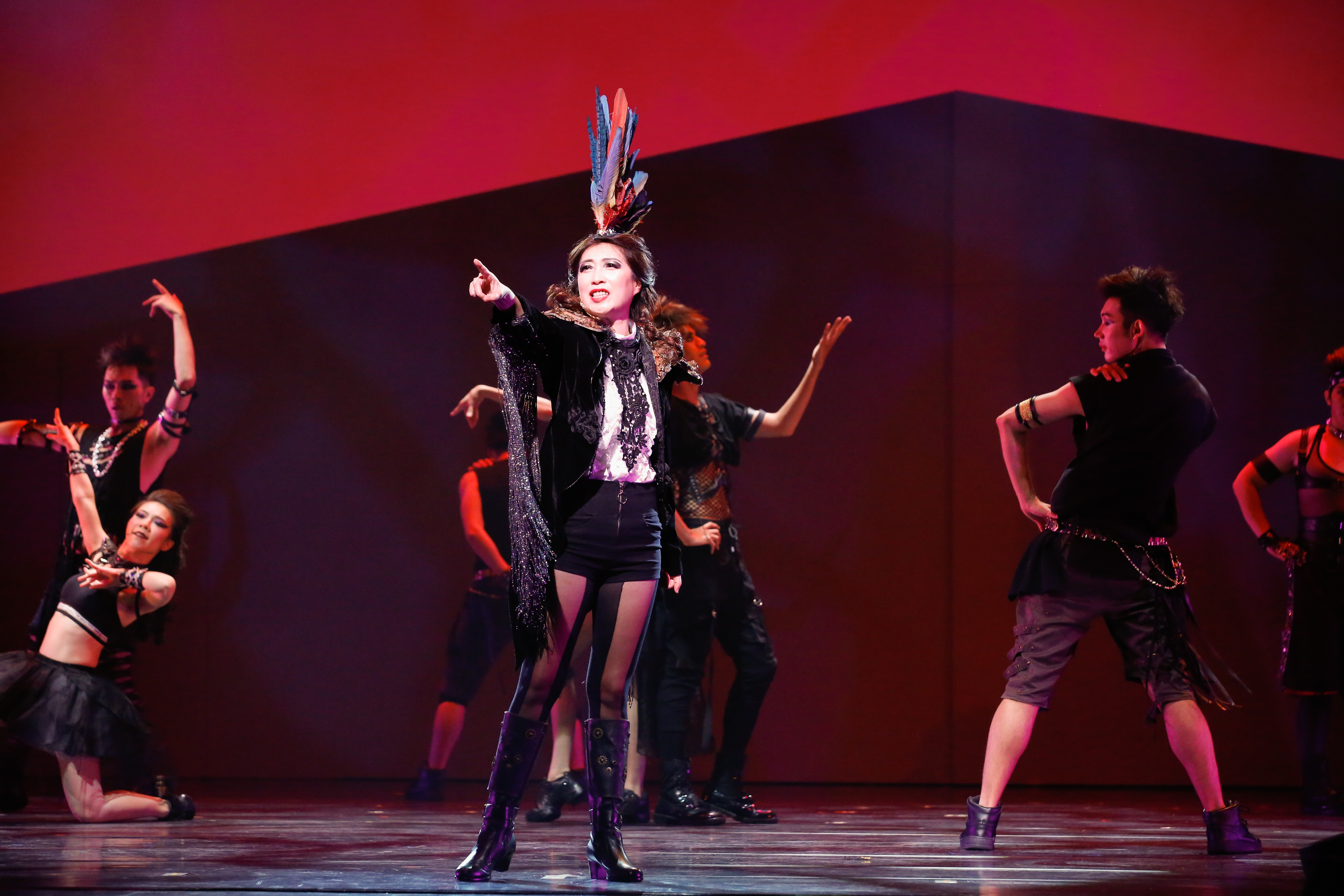 《吻我吧娜娜》2018經典復刻版由黃嘉千詮釋大女人郝麗娜。