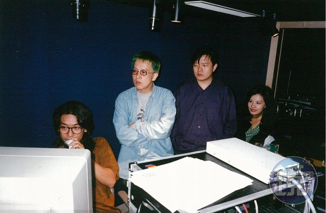 KOJI櫻井弘二(左起)、張雨生、梁志民在1997年以初生之犢不畏虎的玩心打造台灣音樂劇《吻我吧娜娜》。(果陀劇場提供)